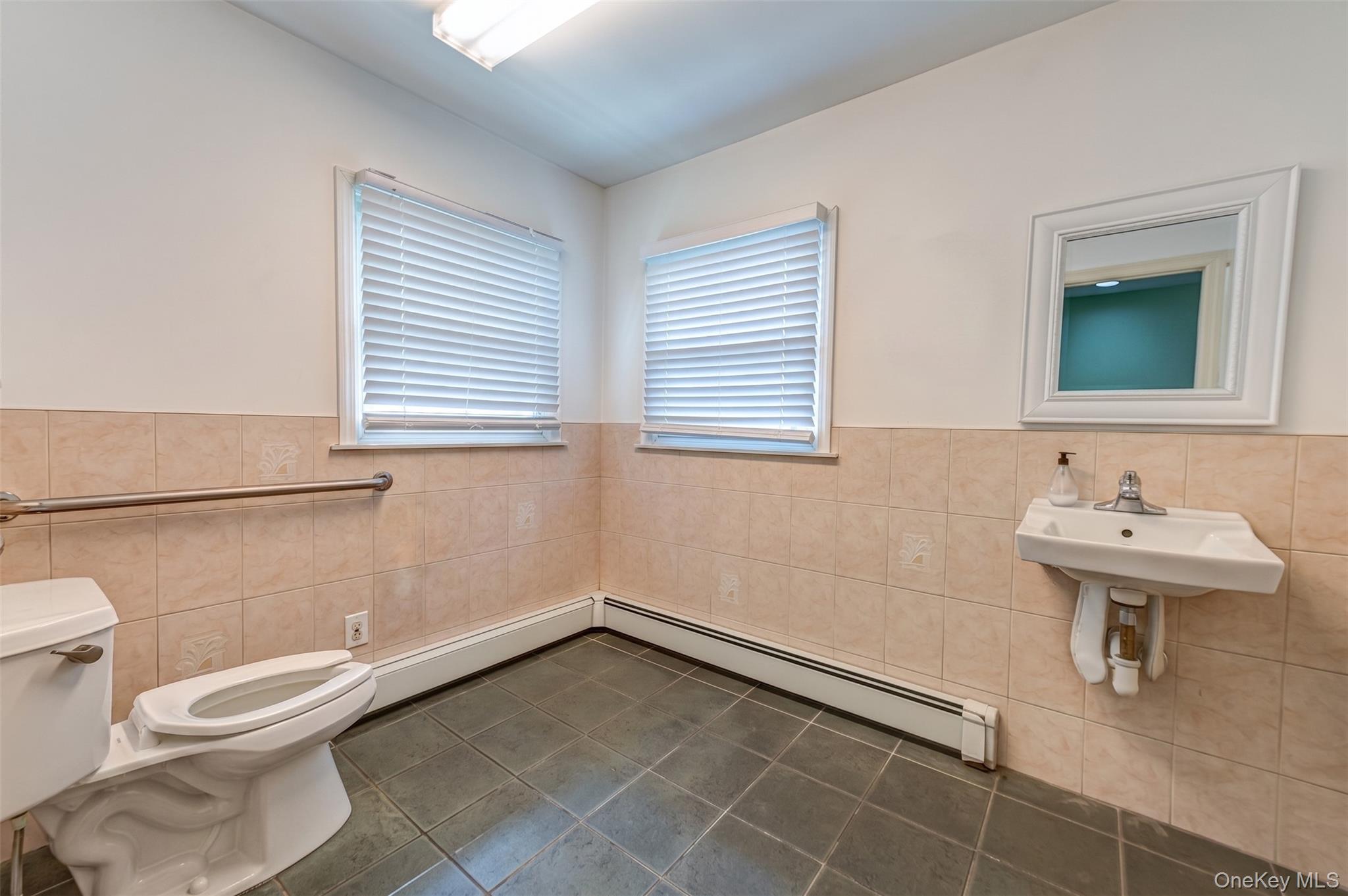 3250 Sunrise Highway Property Photo 18