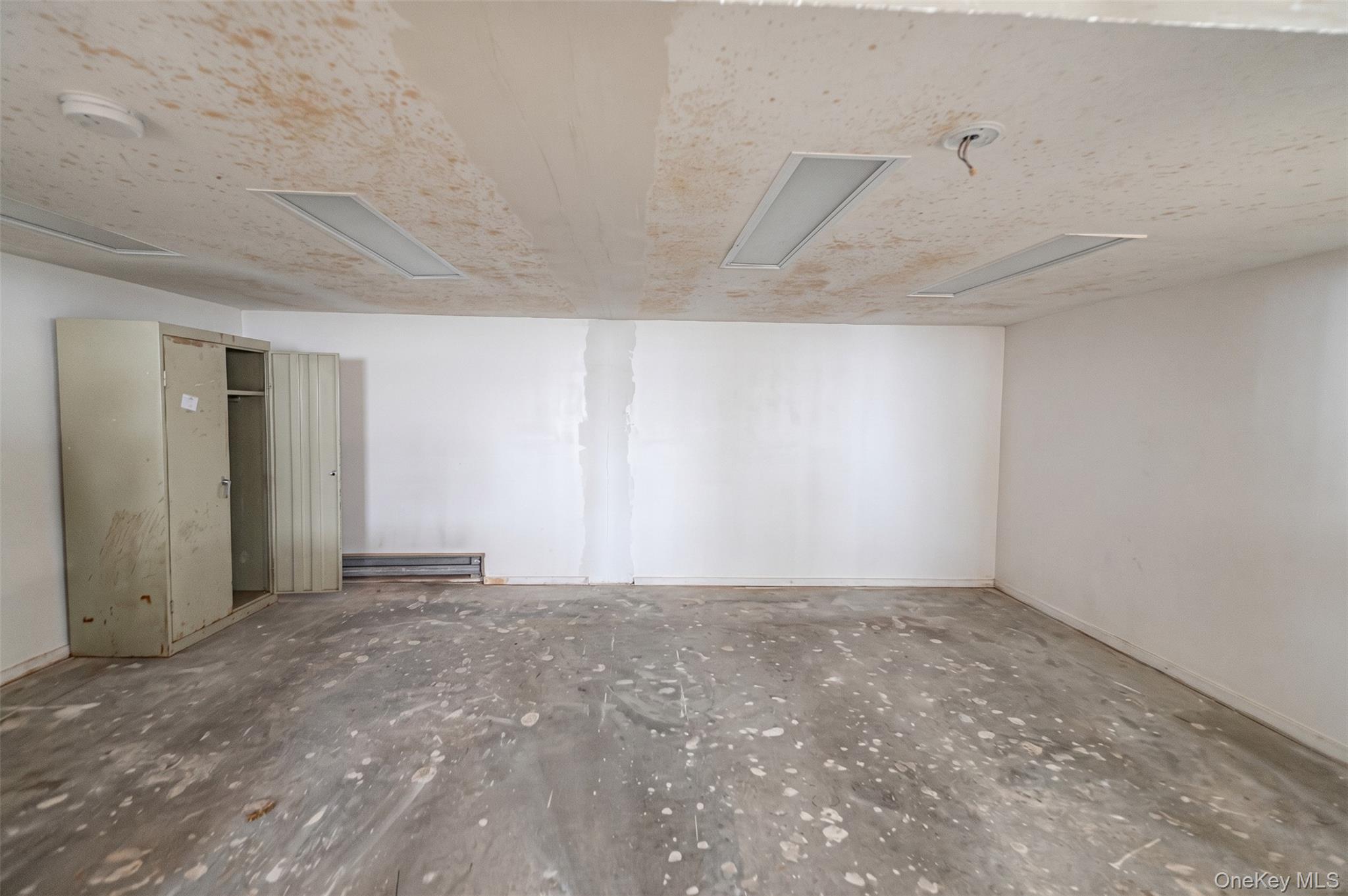 3250 Sunrise Highway Property Photo 22