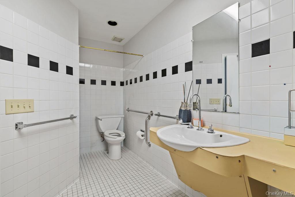 19 New Holland Village Property Photo 3