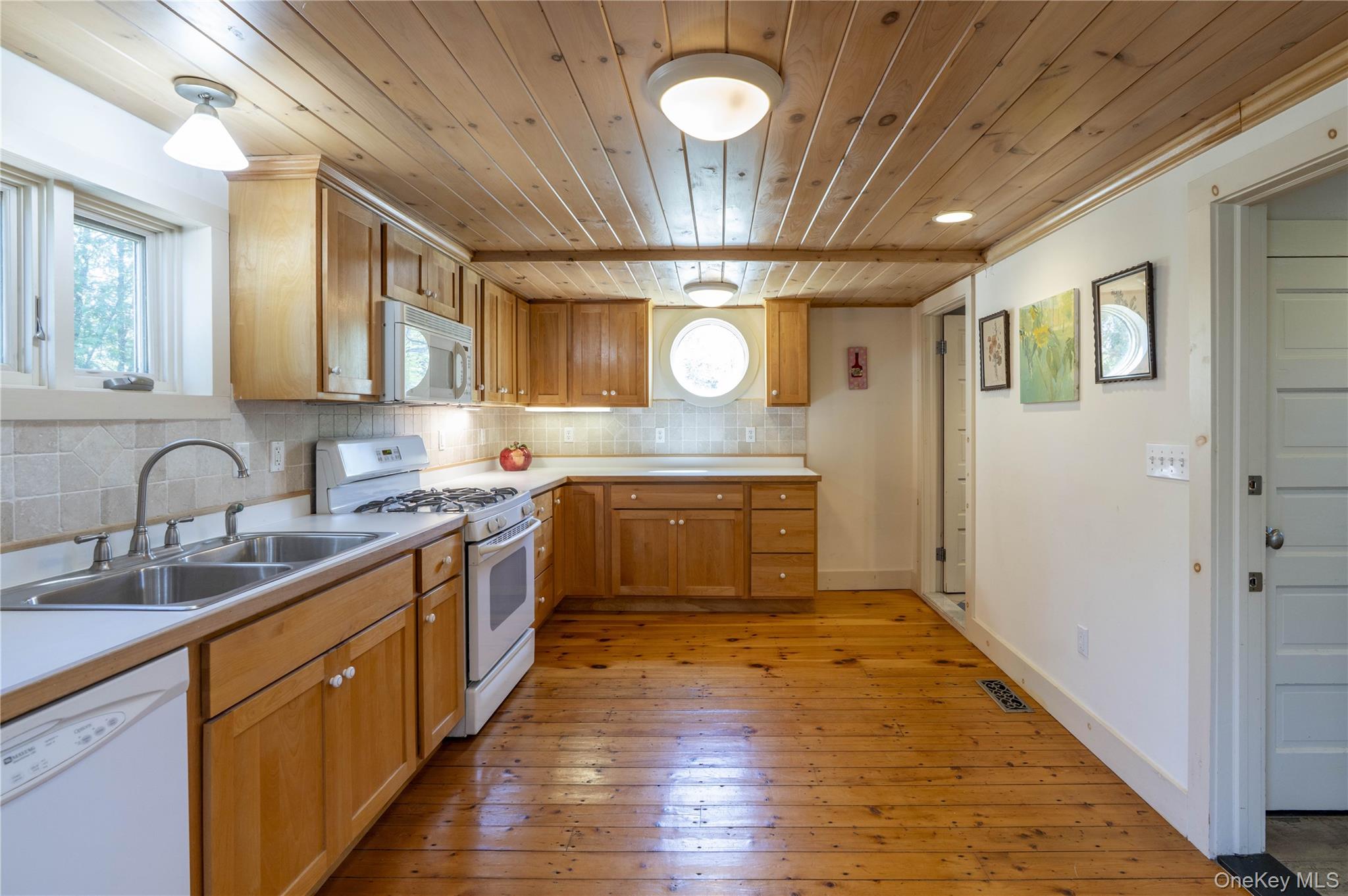 606 Church Avenue Property Photo 18