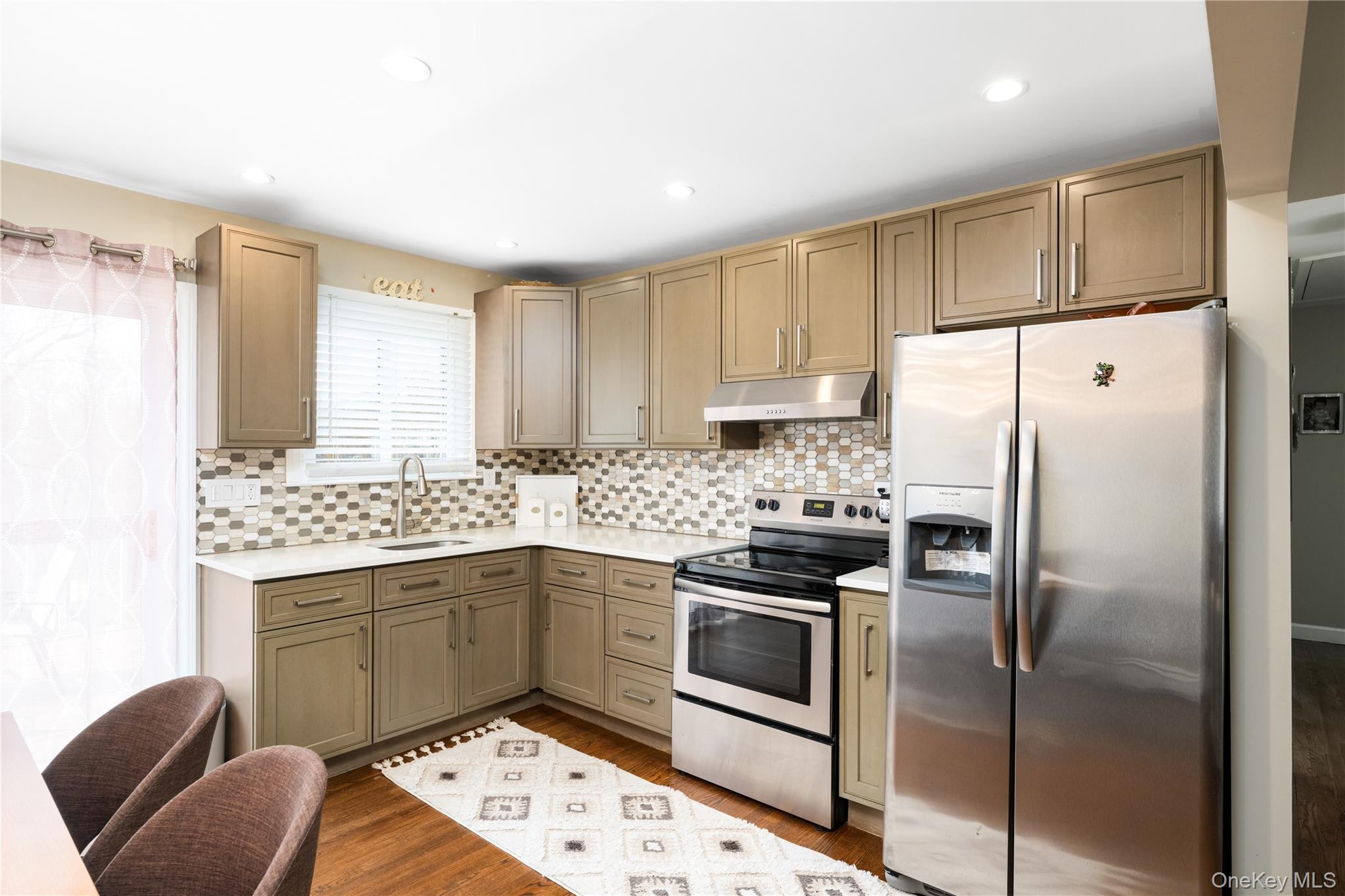 77 Kent Lake Avenue Property Photo 3