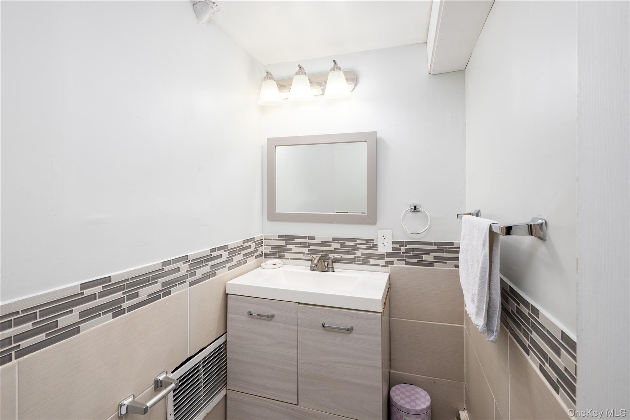 77 Kent Lake Avenue Property Photo 16