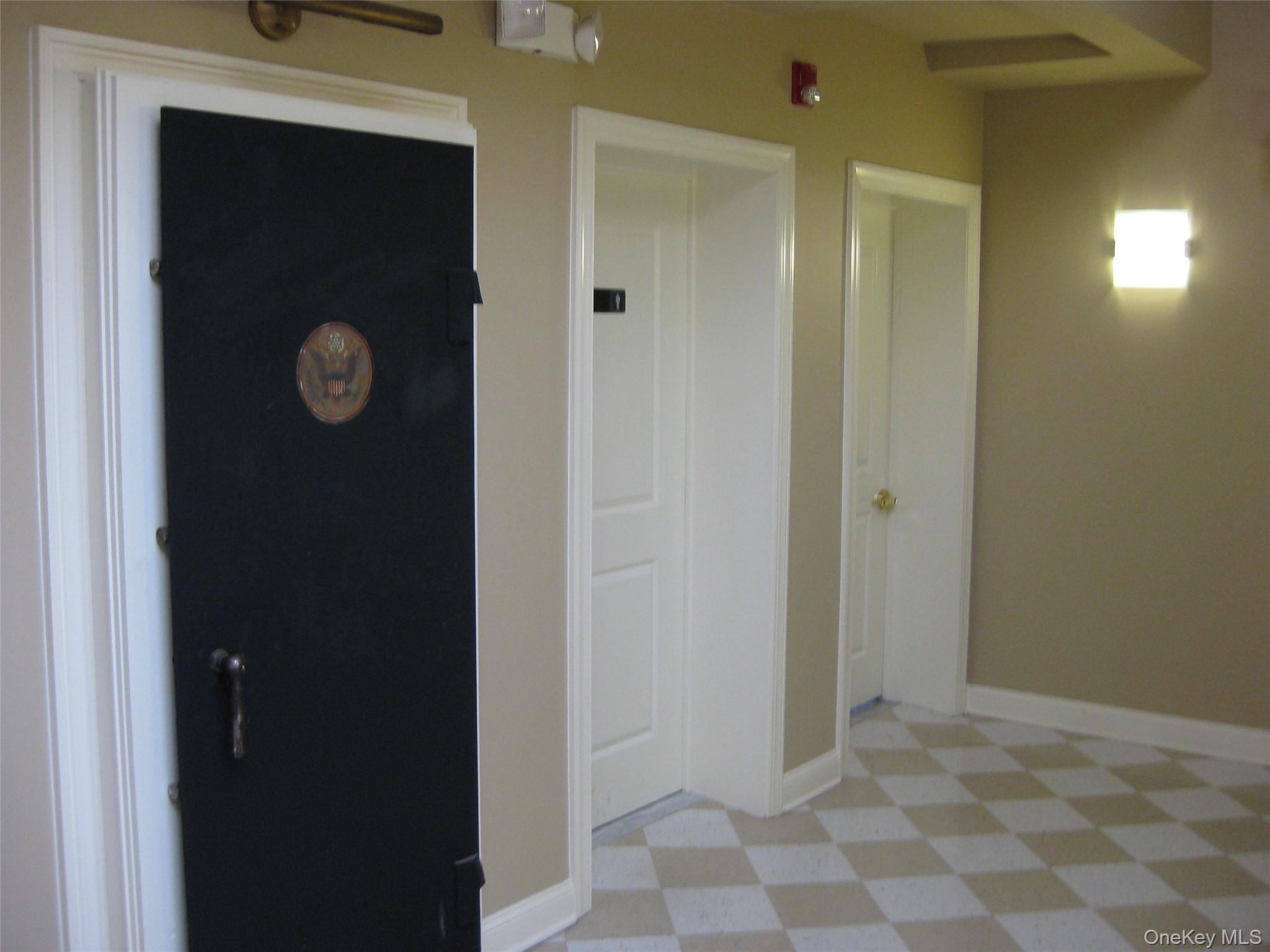 21 W 2nd Street Property Photo 6