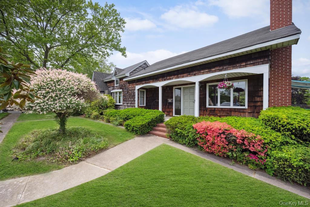 9 Lakeland Avenue Property Photo 3