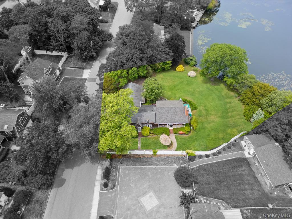 9 Lakeland Avenue Property Photo 4
