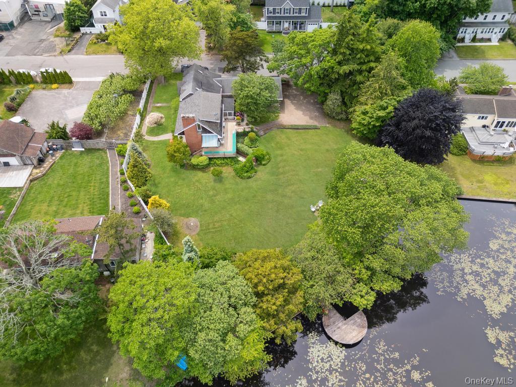 9 Lakeland Avenue Property Photo 8