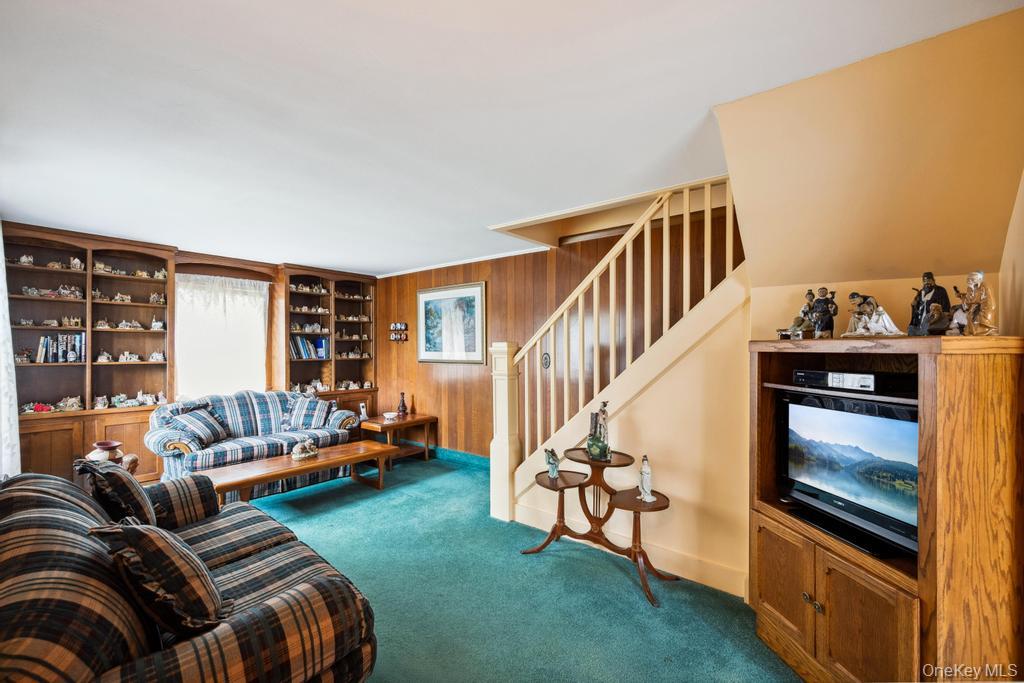 9 Lakeland Avenue Property Photo 14