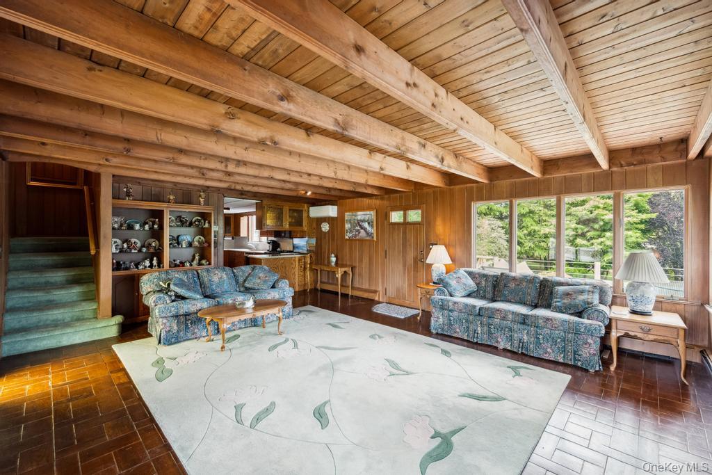 9 Lakeland Avenue Property Photo 16