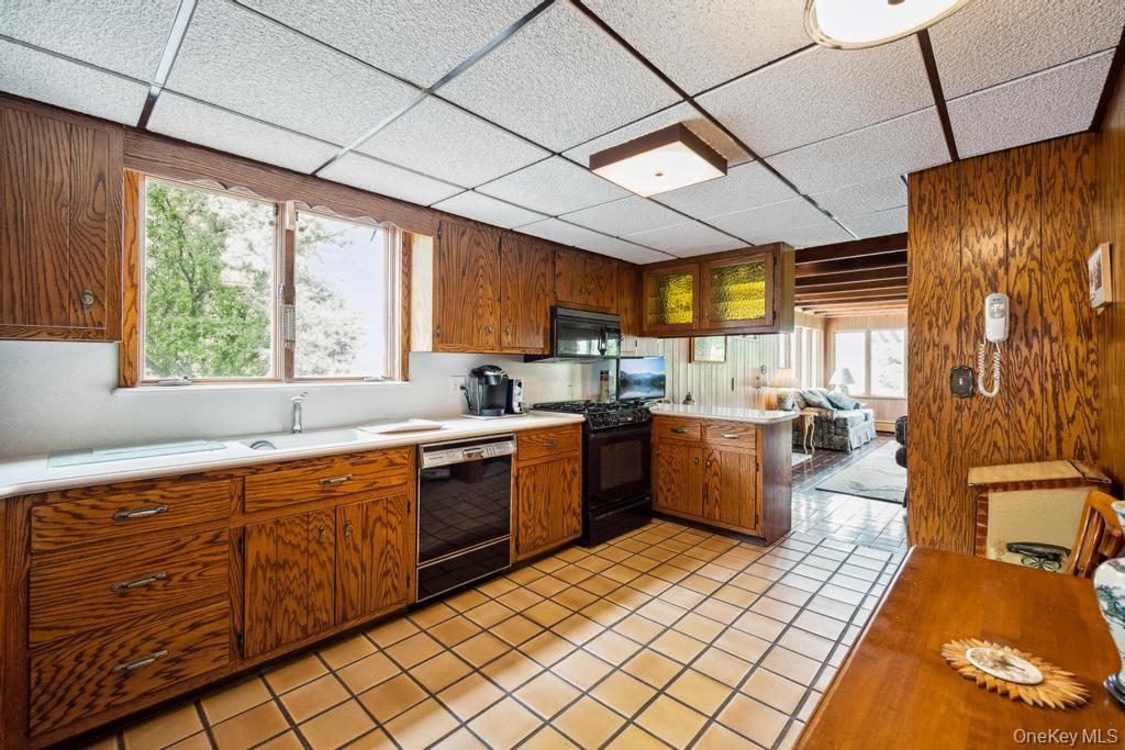 9 Lakeland Avenue Property Photo 18