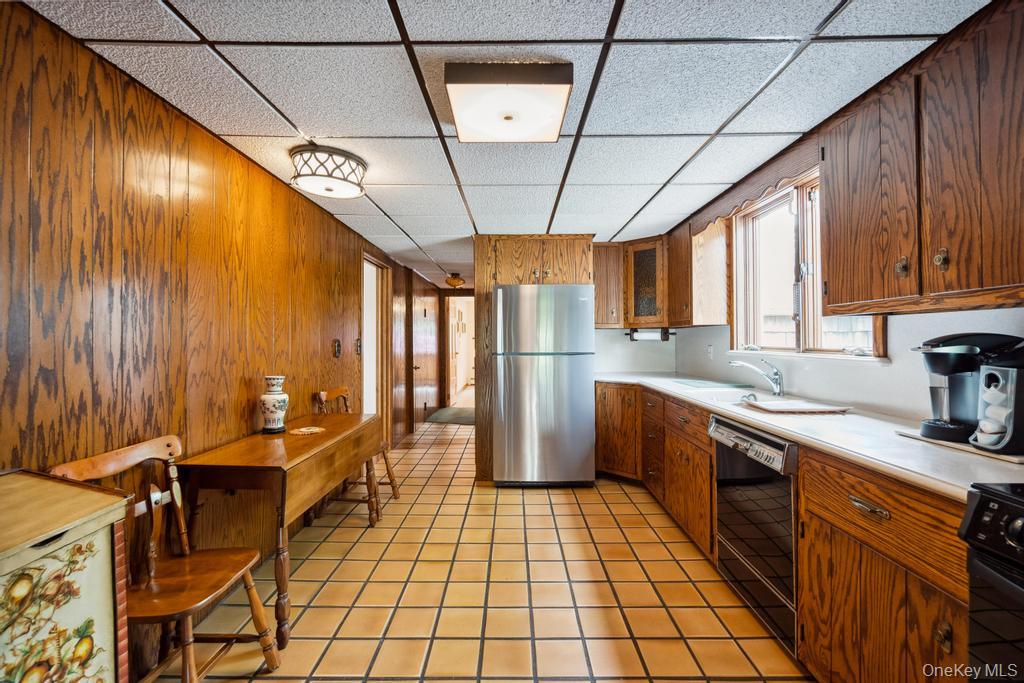 9 Lakeland Avenue Property Photo 20