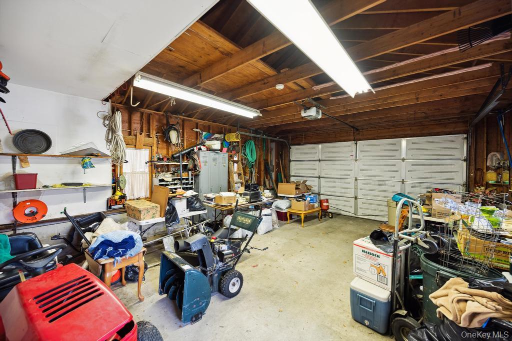 9 Lakeland Avenue Property Photo 38