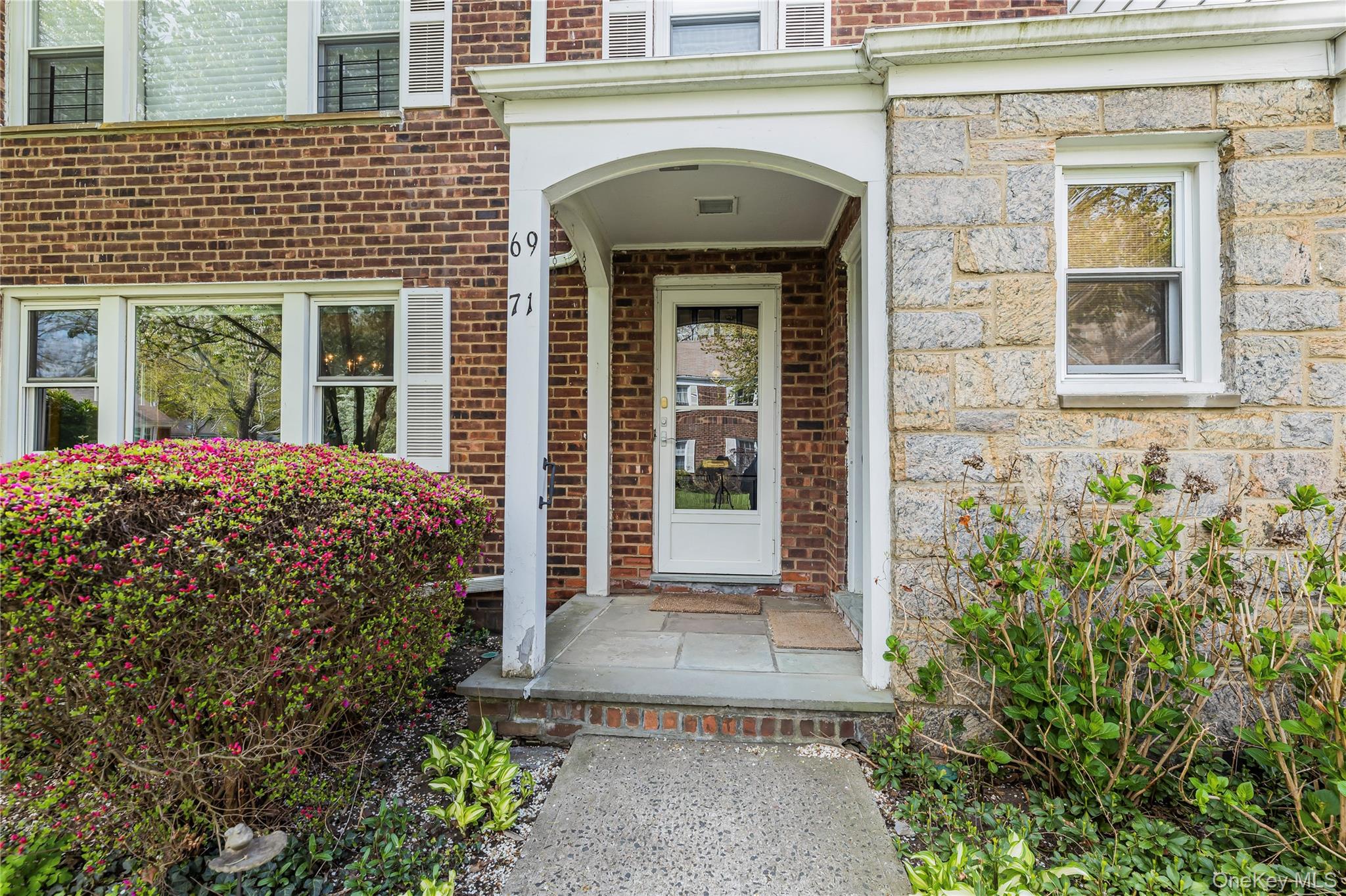 71 Lawrence Park Crescent 71 Property Photo 2