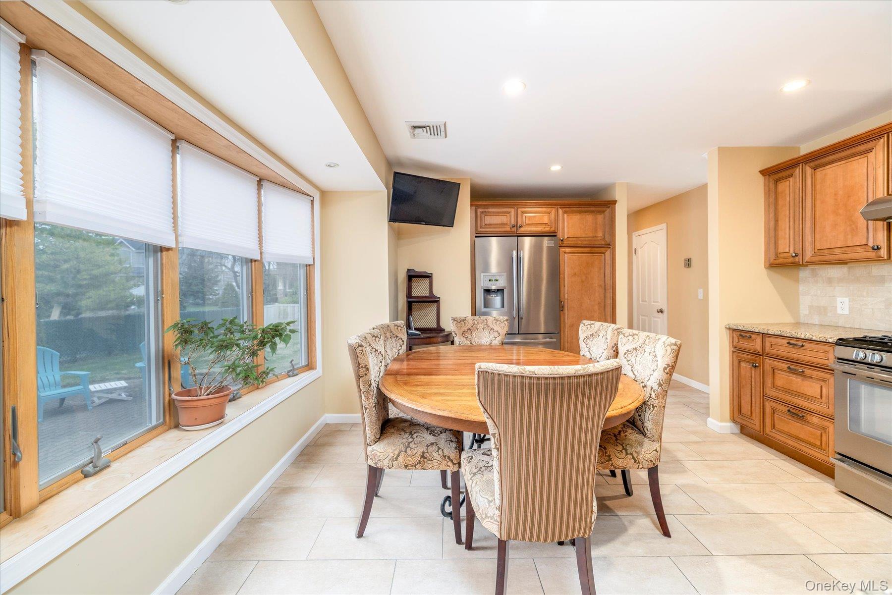 142 E Shore Drive Property Photo 6
