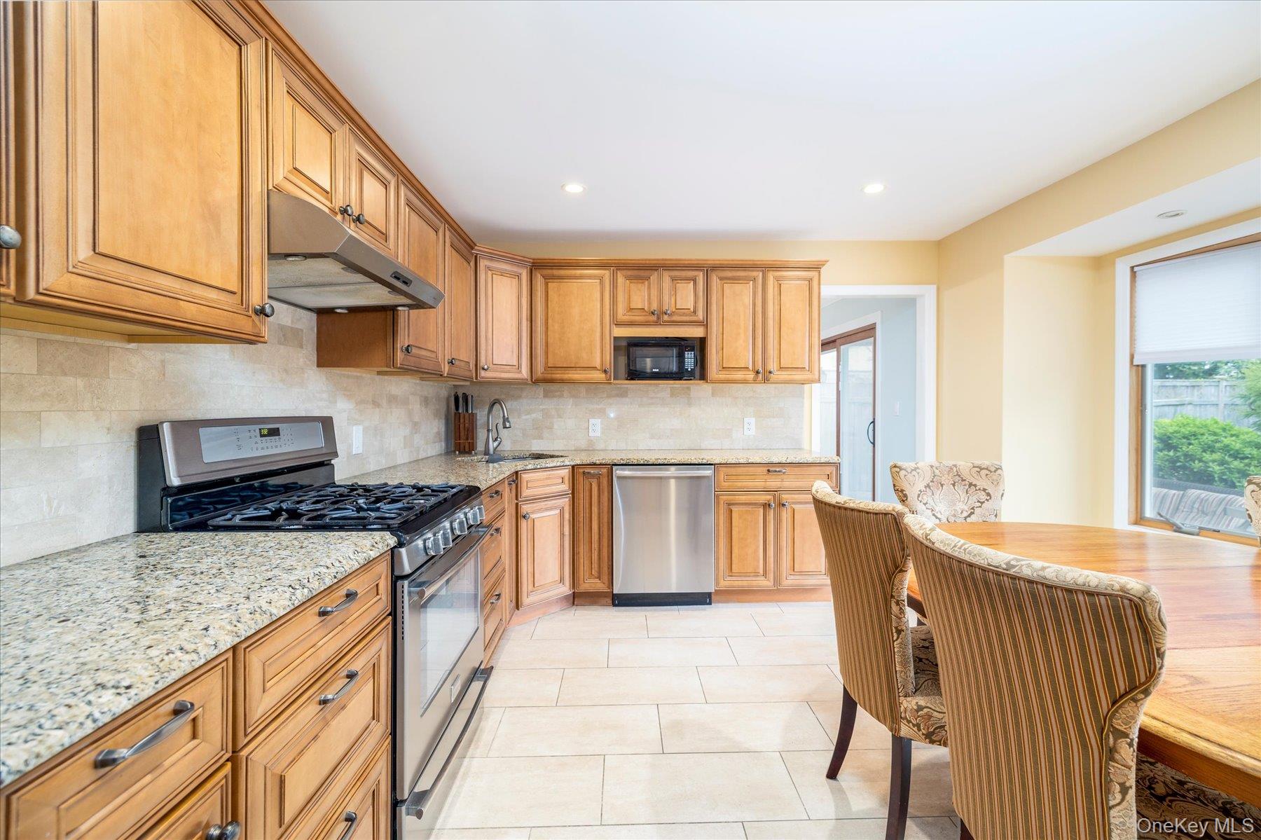 142 E Shore Drive Property Photo 7