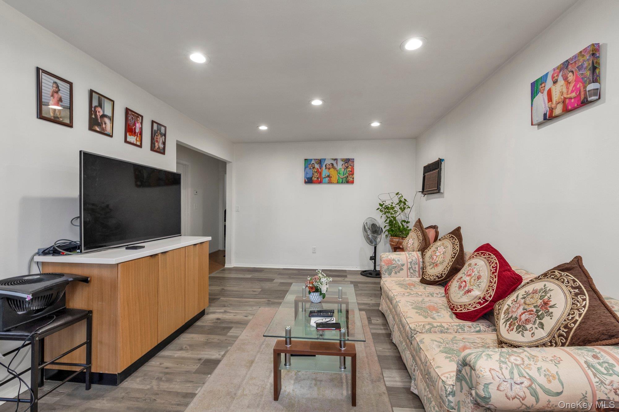 220 Crown Avenue Property Photo 2