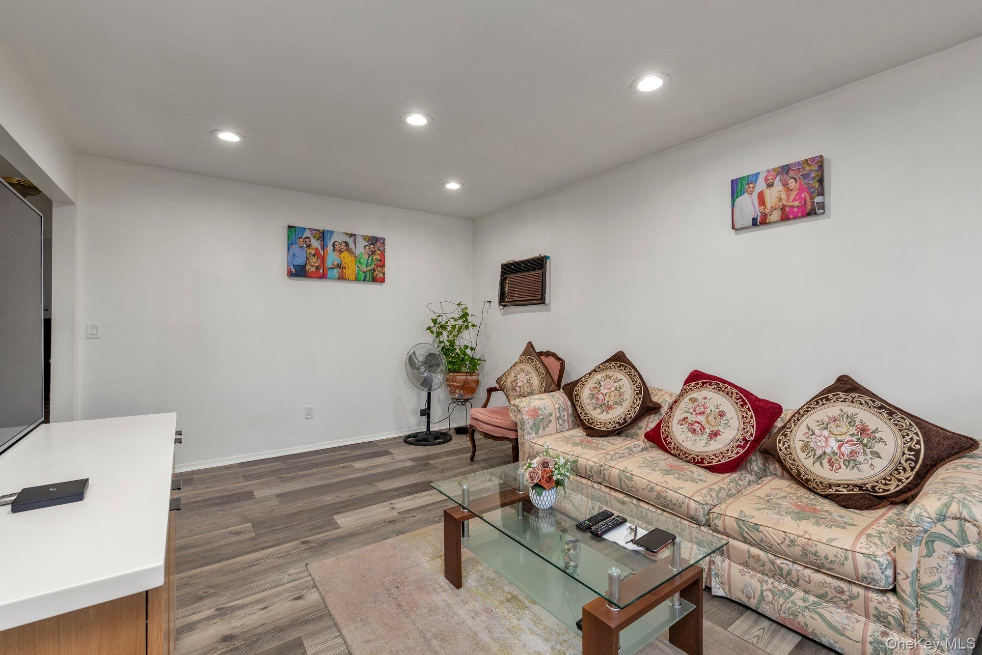 220 Crown Avenue Property Photo 4