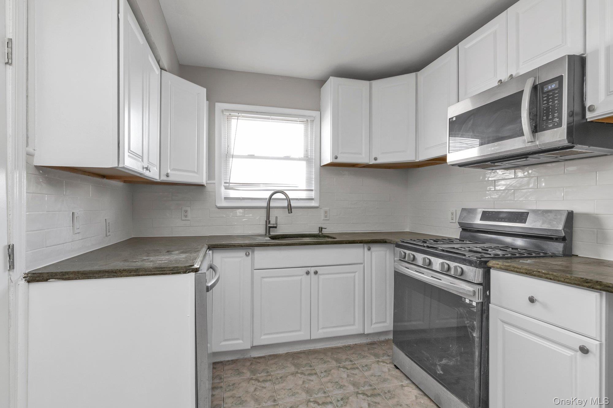220 Crown Avenue Property Photo 6