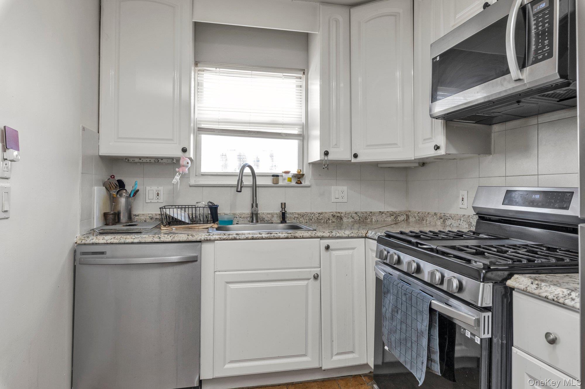 220 Crown Avenue Property Photo 8