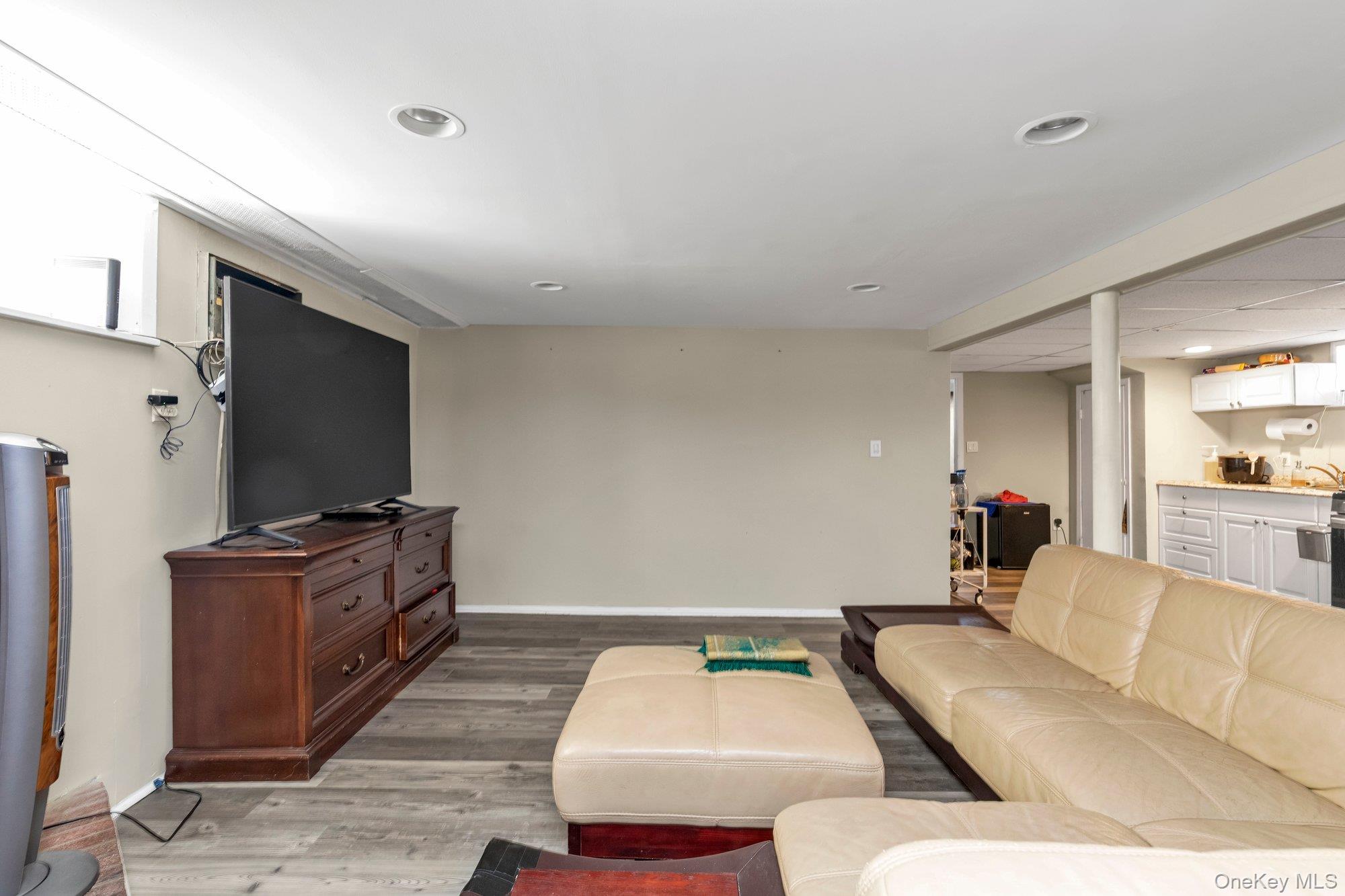 220 Crown Avenue Property Photo 10