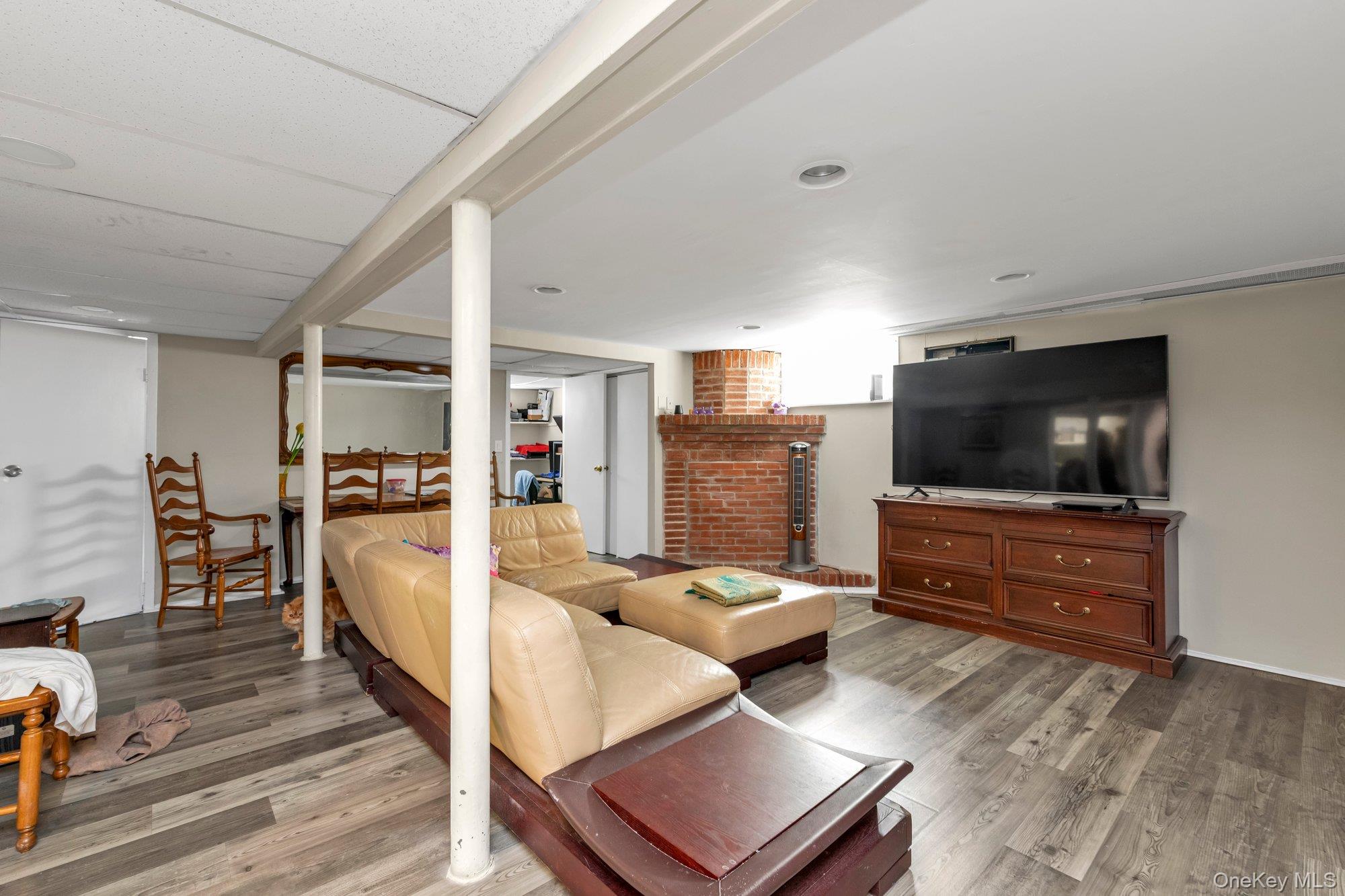220 Crown Avenue Property Photo 11
