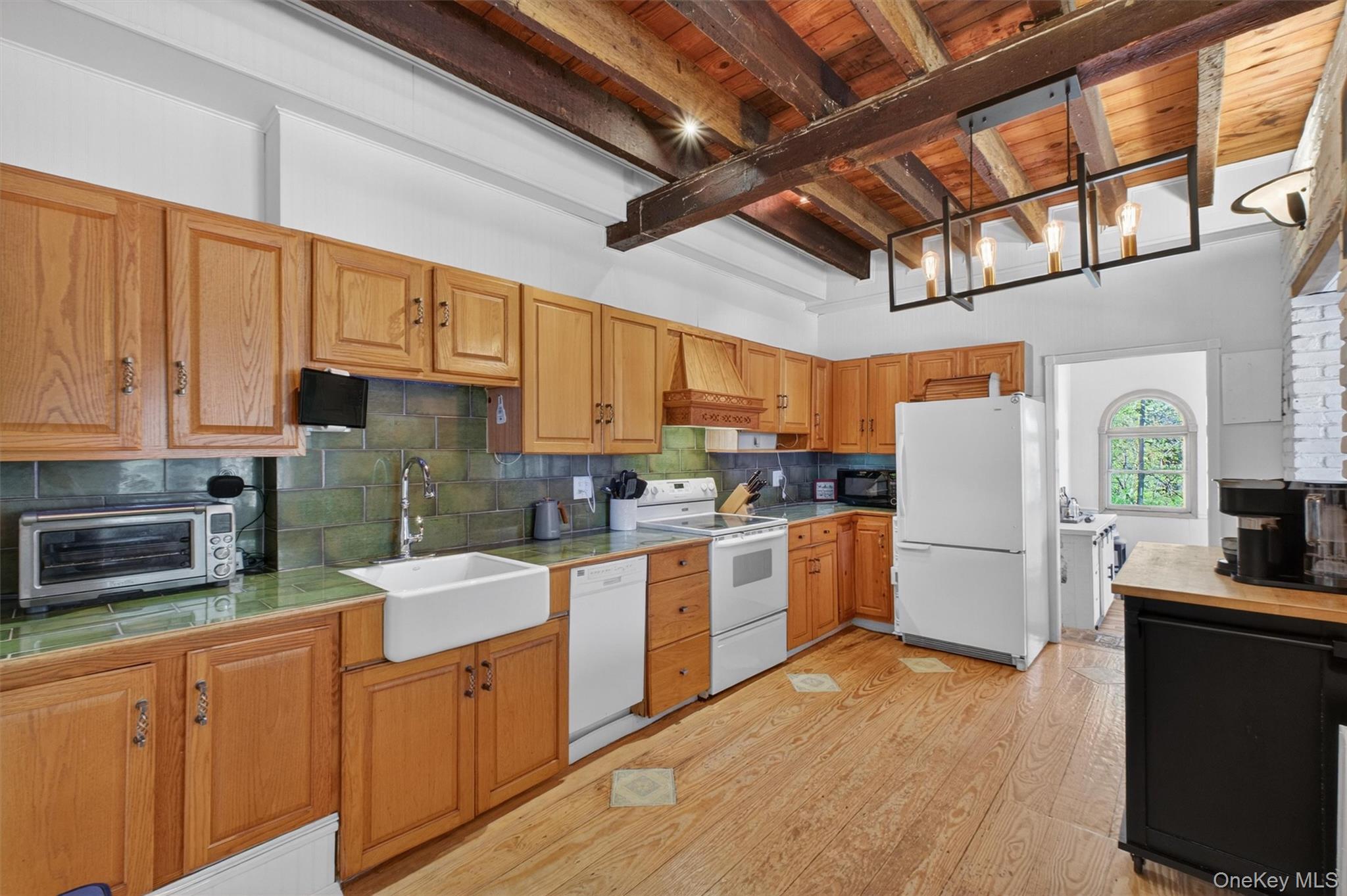 37 Ellen Avenue Property Photo 6