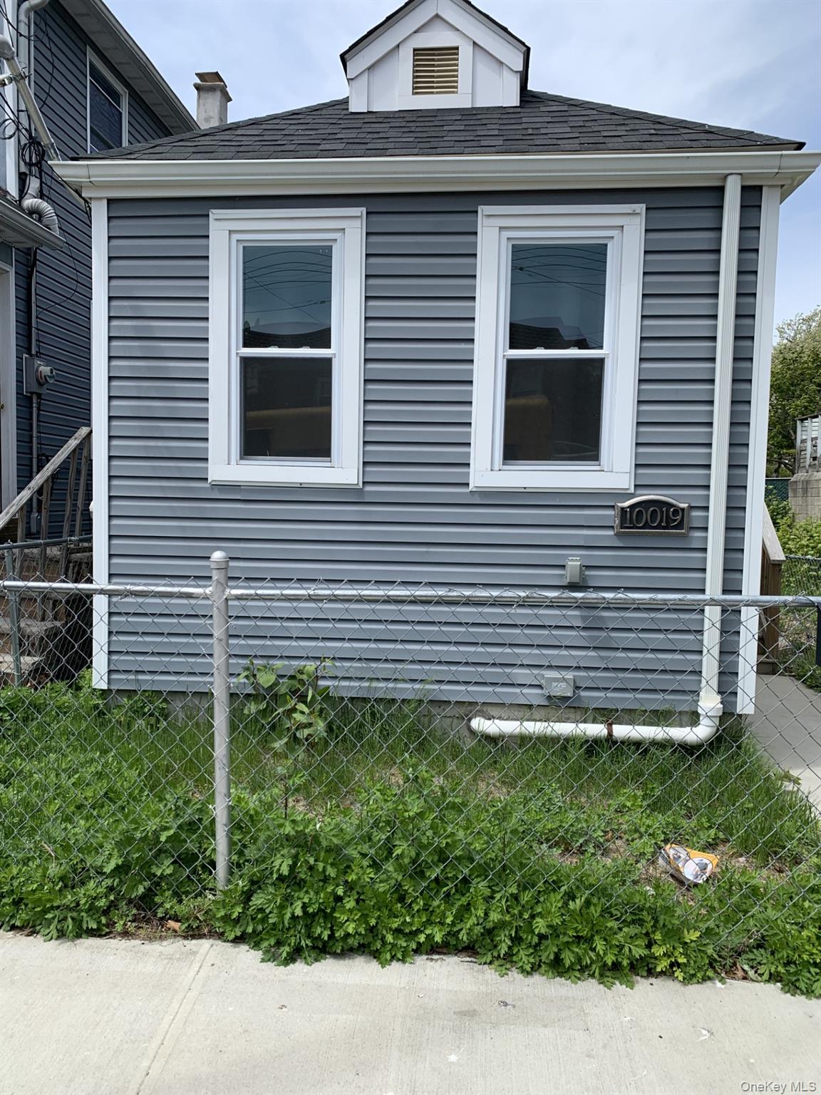 10019 Avenue Property Photo 1