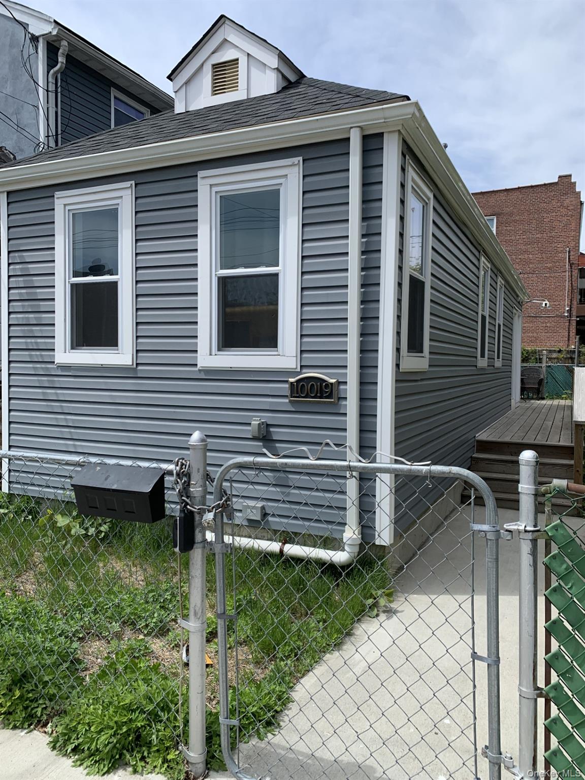 10019 Avenue Property Photo 2