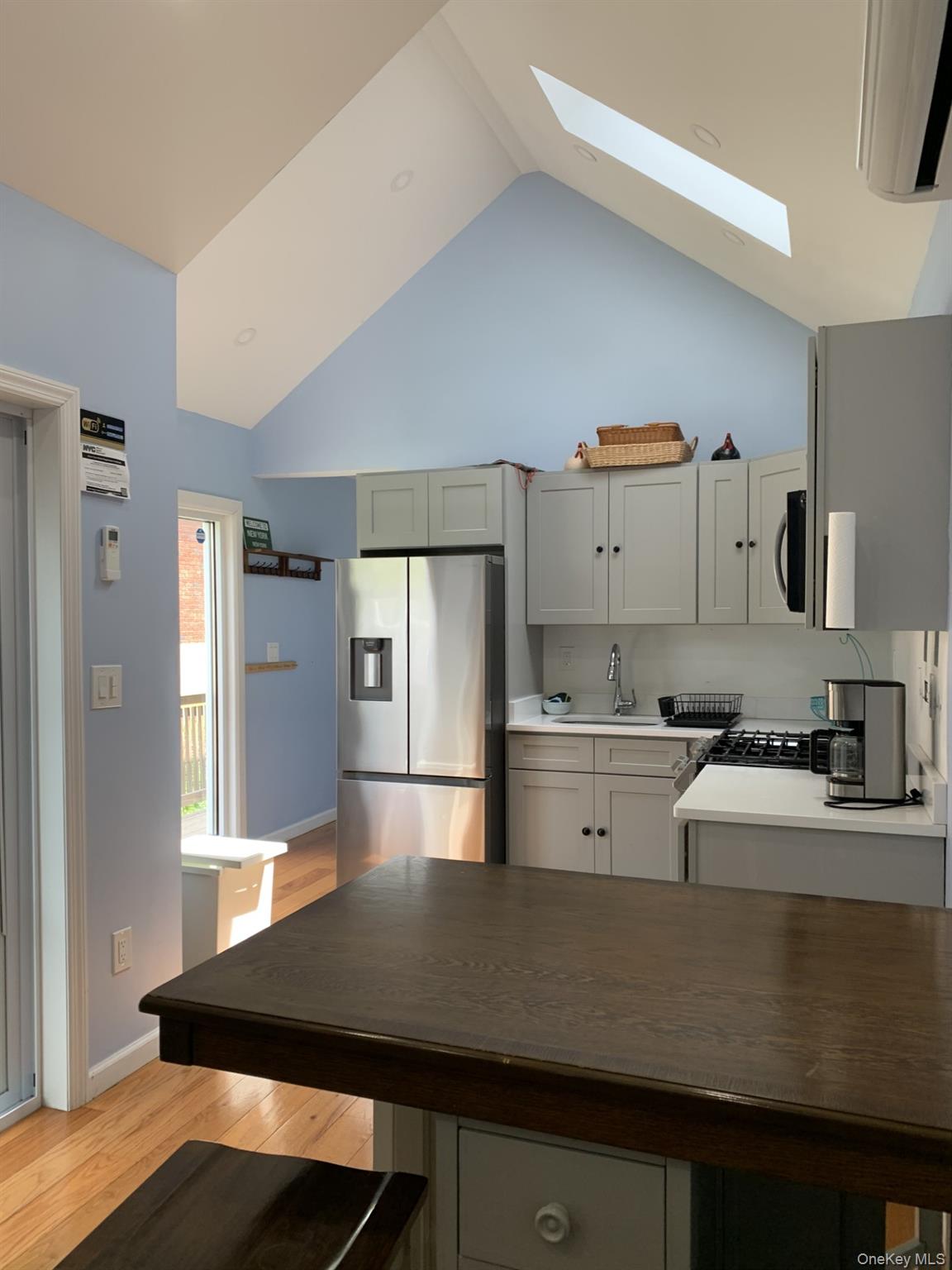 10019 Avenue Property Photo 4