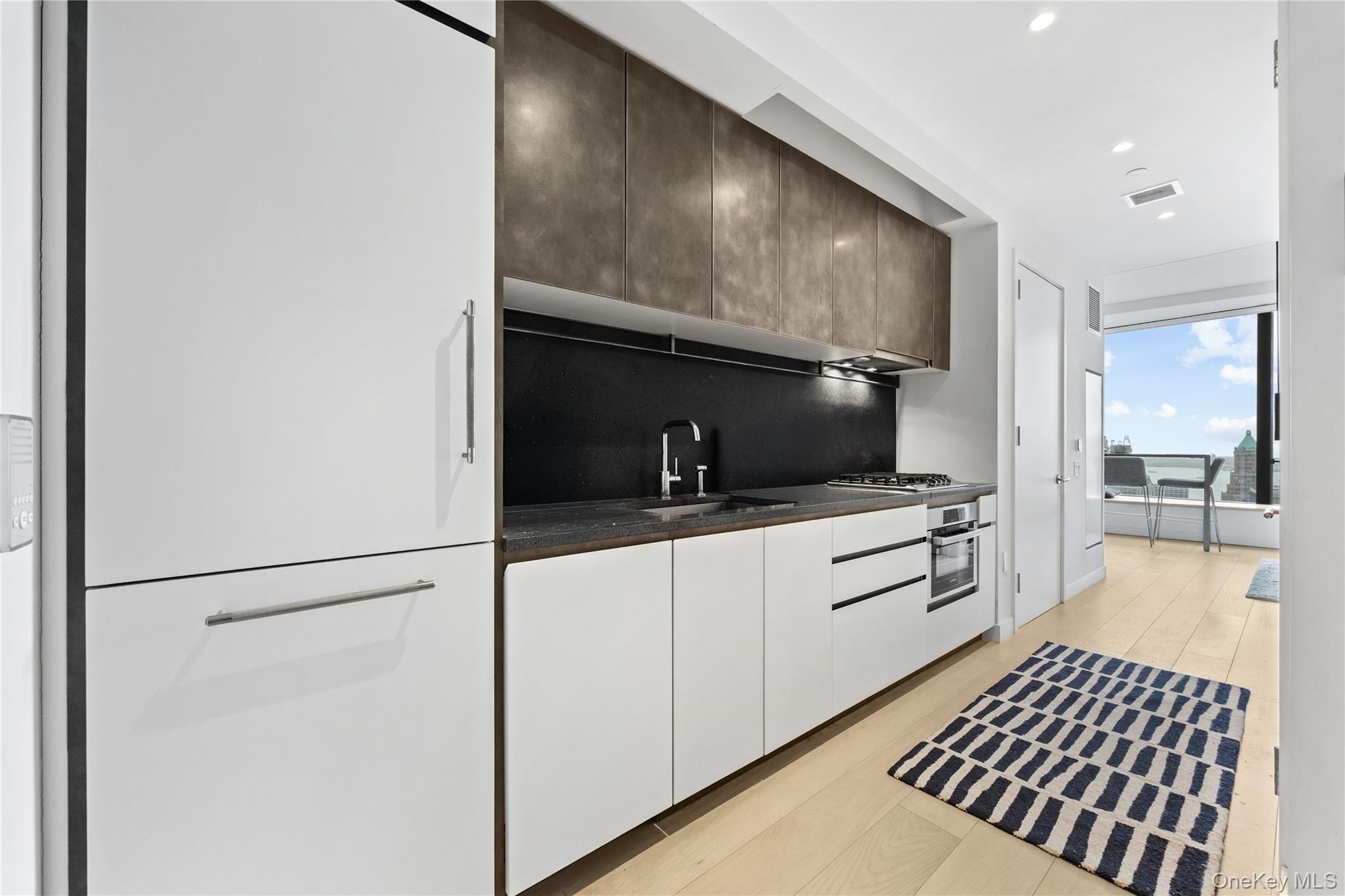 11 Hoyt Street 36h Property Photo 8