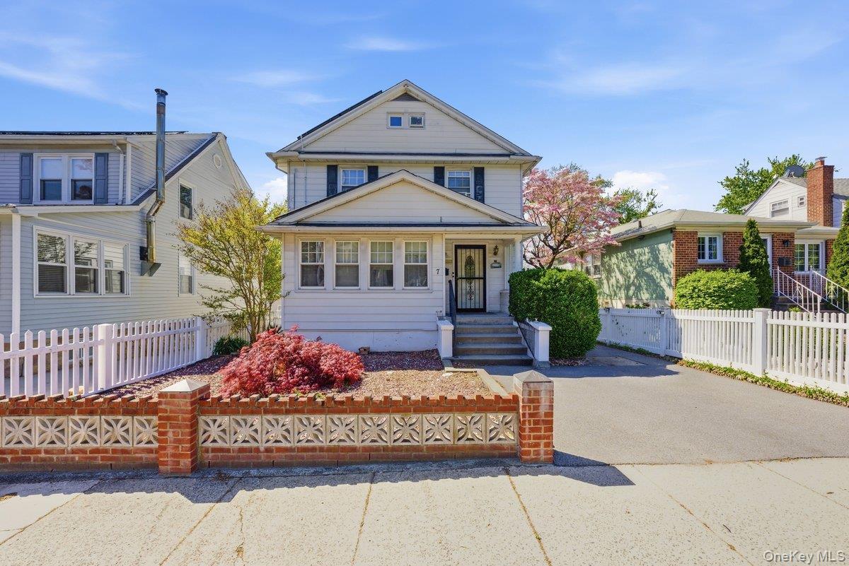 7 Byron Avenue Property Photo 1