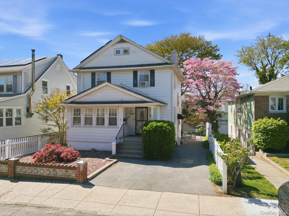 7 Byron Avenue Property Photo 2