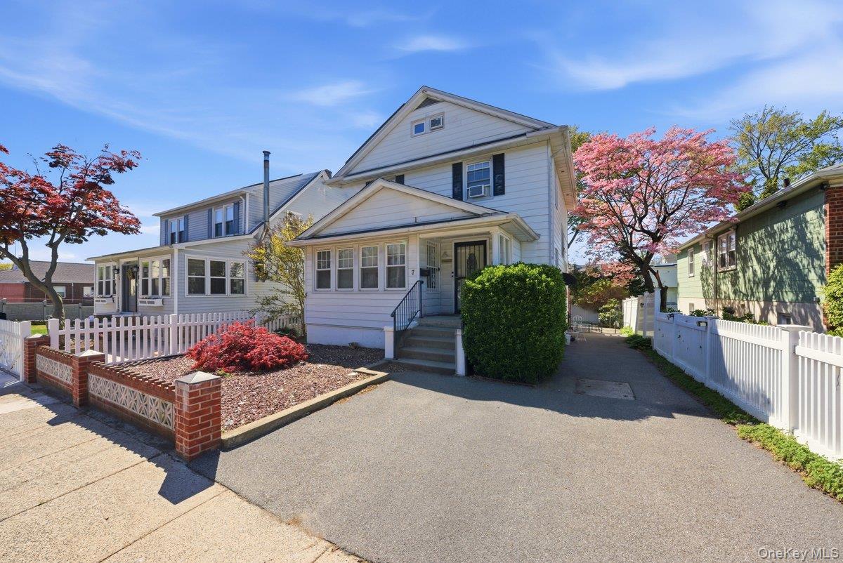 7 Byron Avenue Property Photo 3