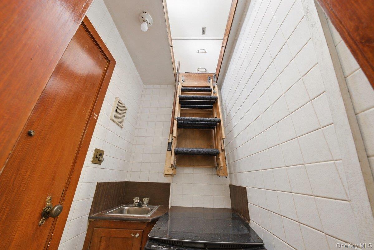 7 Byron Avenue Property Photo 21