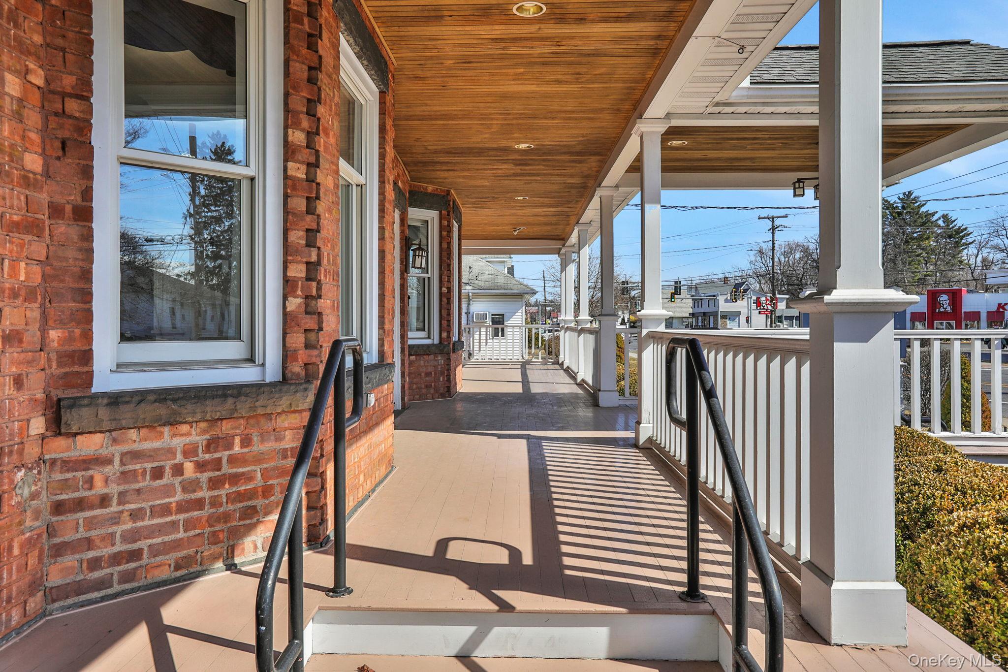411 Albany Avenue Property Photo 2