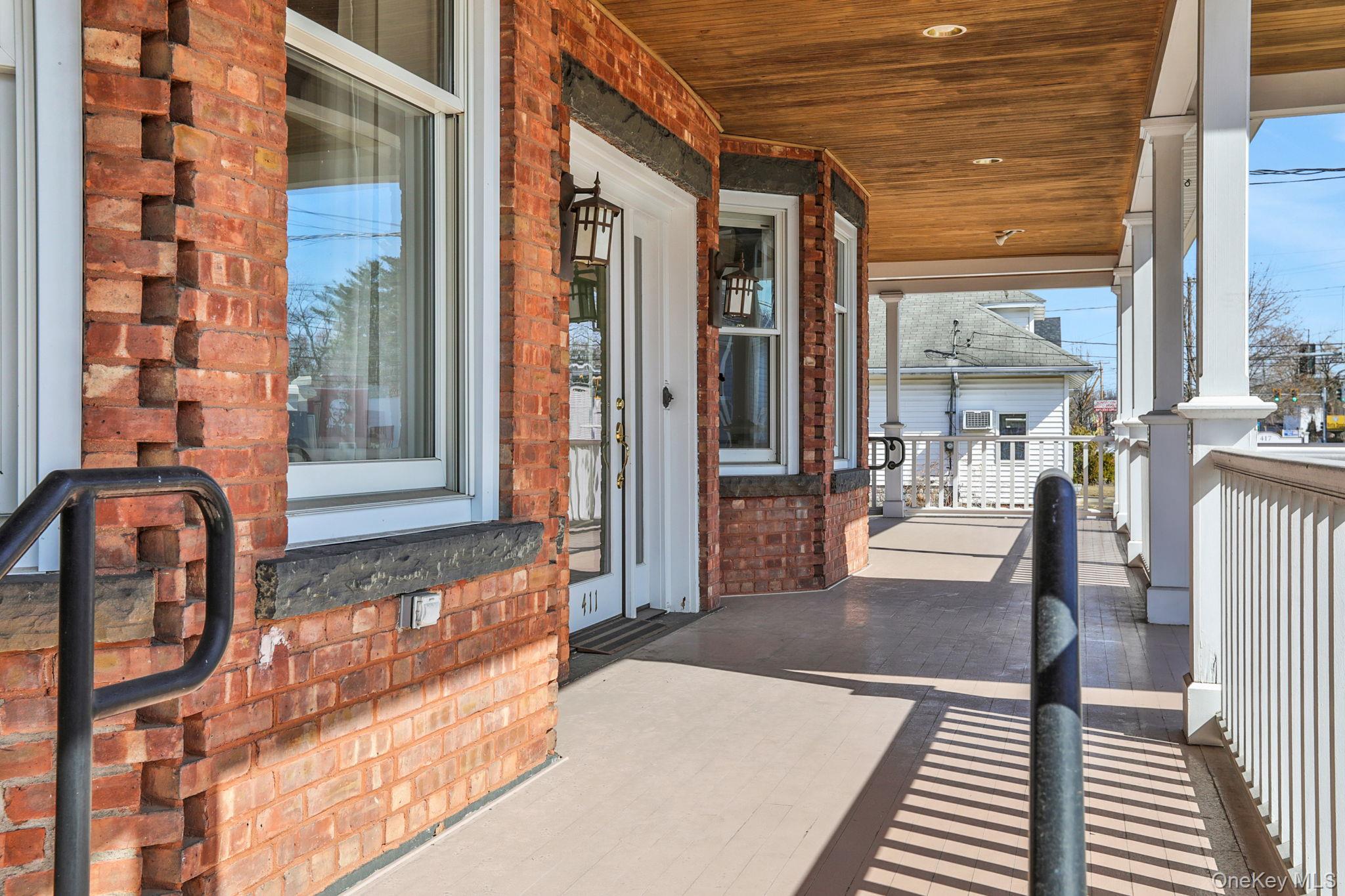 411 Albany Avenue Property Photo 3