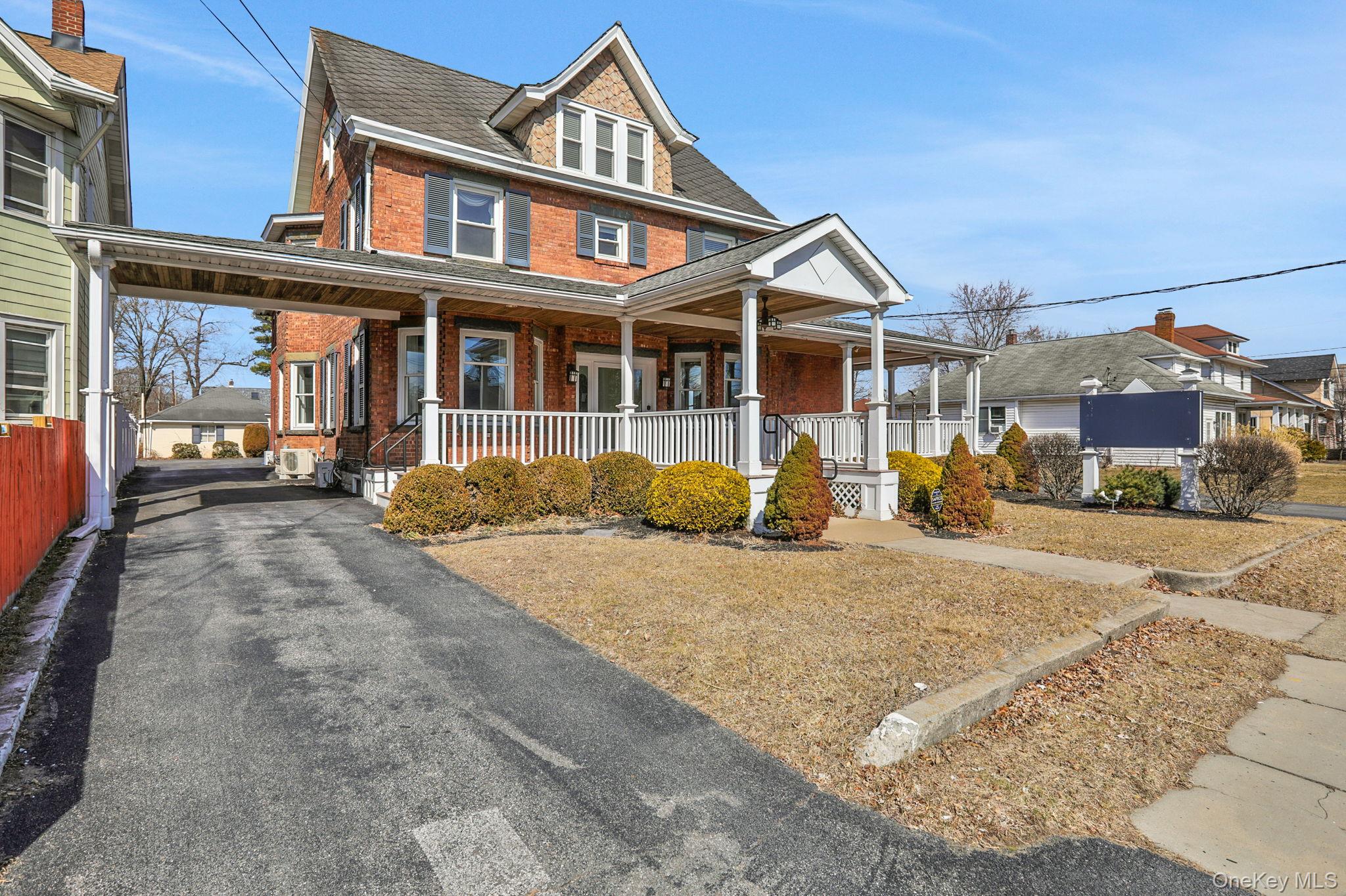 411 Albany Avenue Property Photo 4