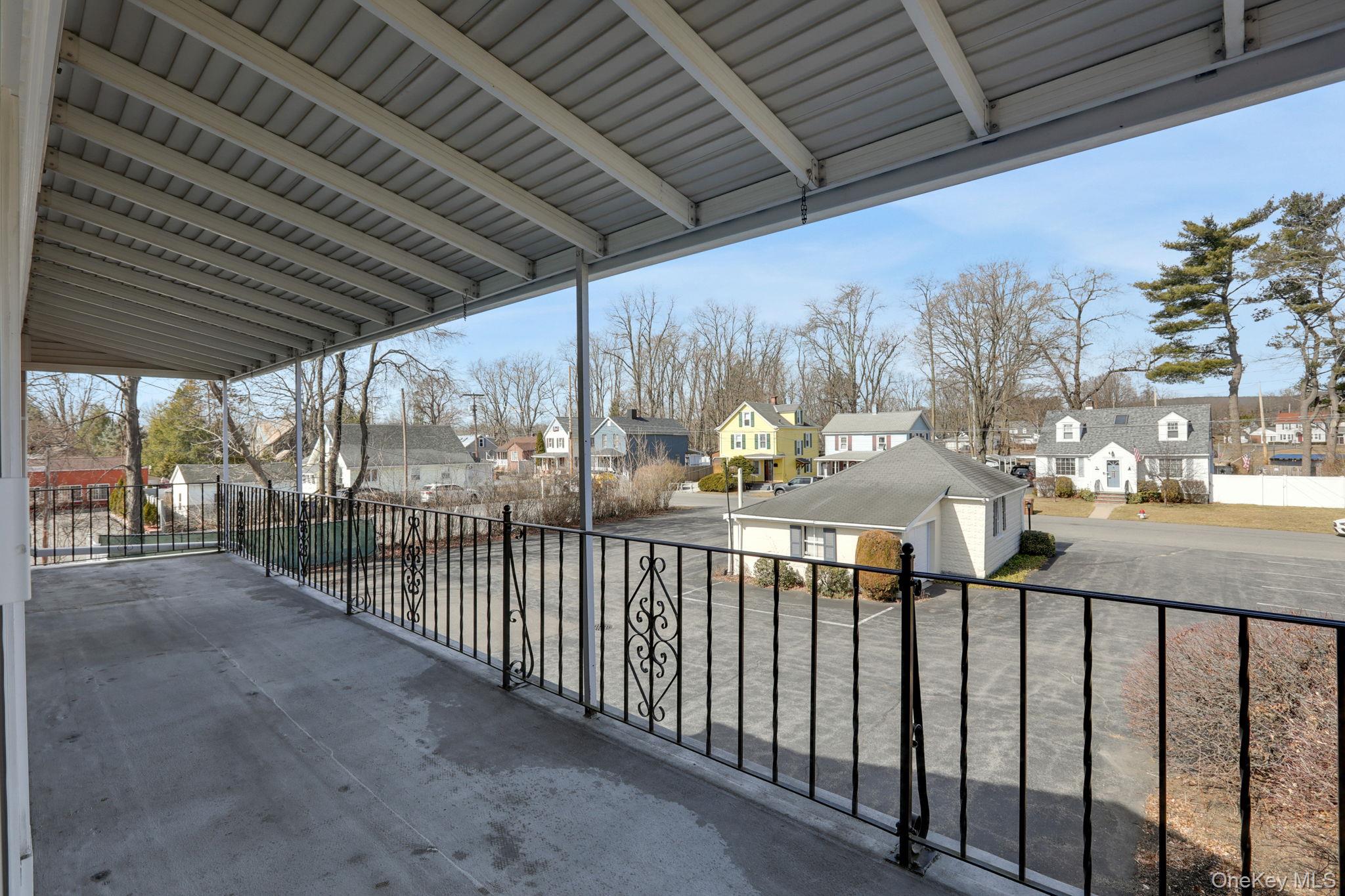 411 Albany Avenue Property Photo 9
