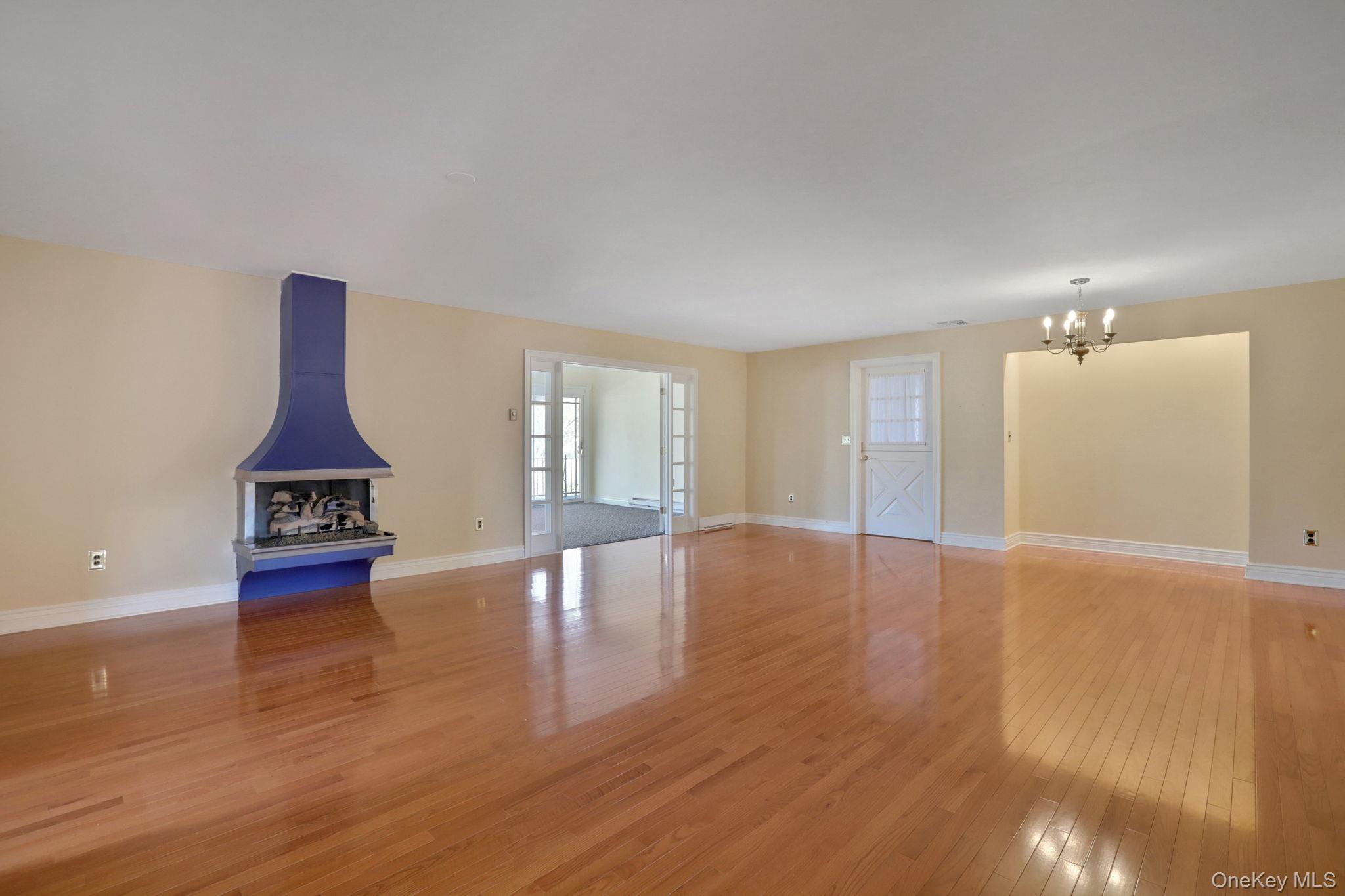 411 Albany Avenue Property Photo 13