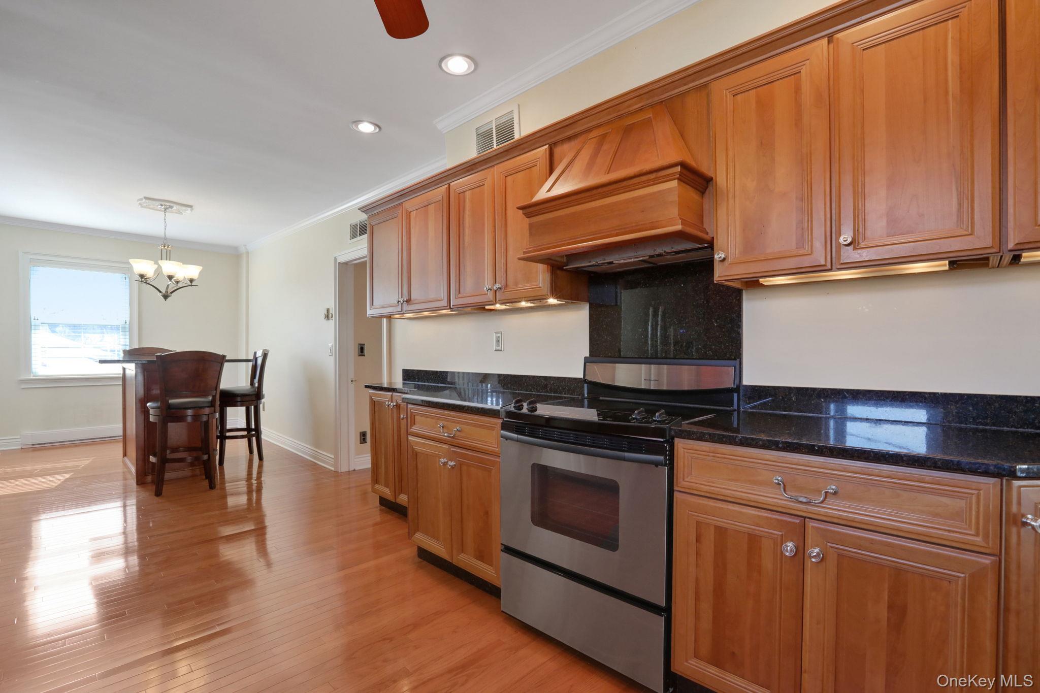 411 Albany Avenue Property Photo 14