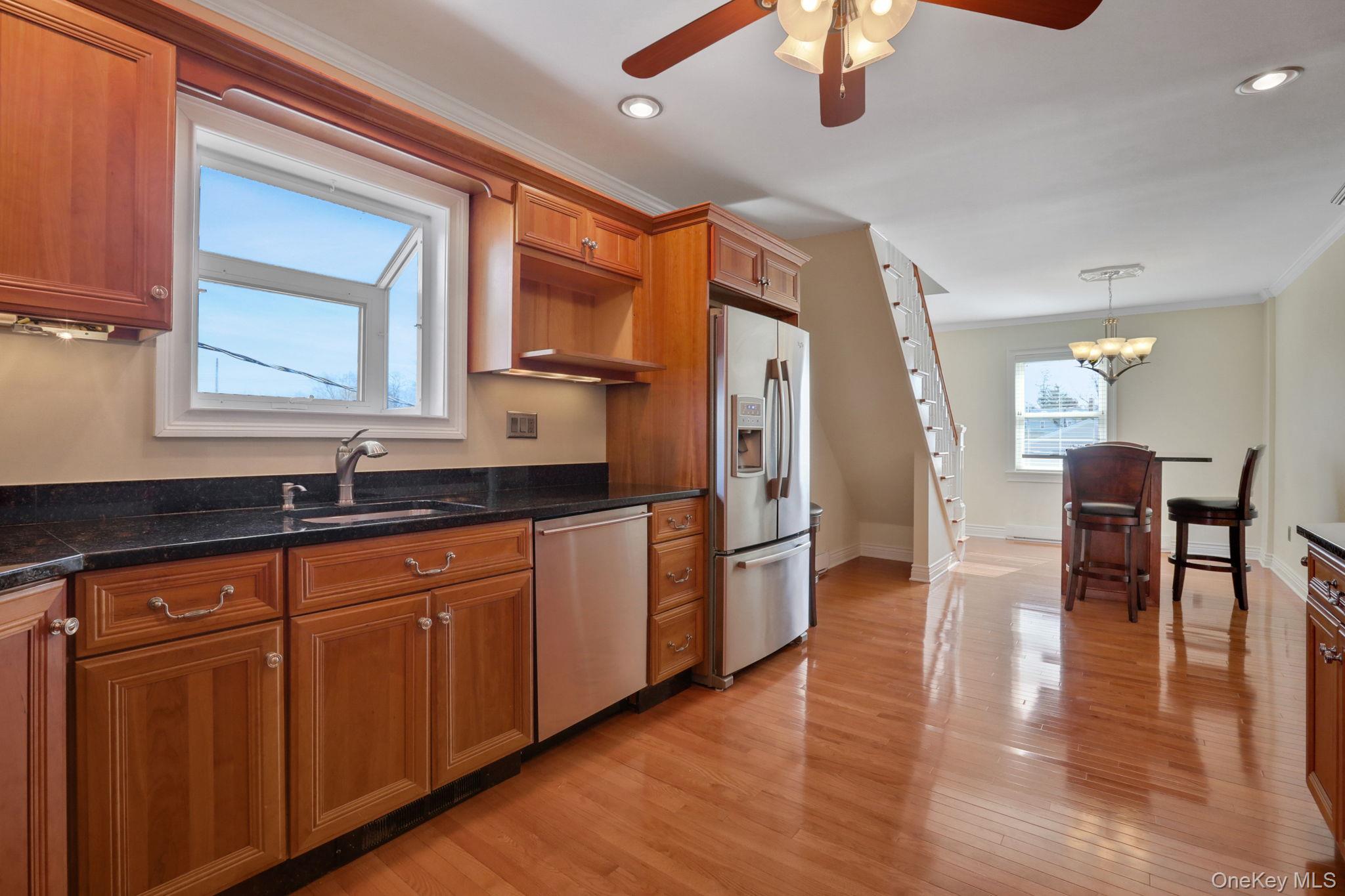 411 Albany Avenue Property Photo 15