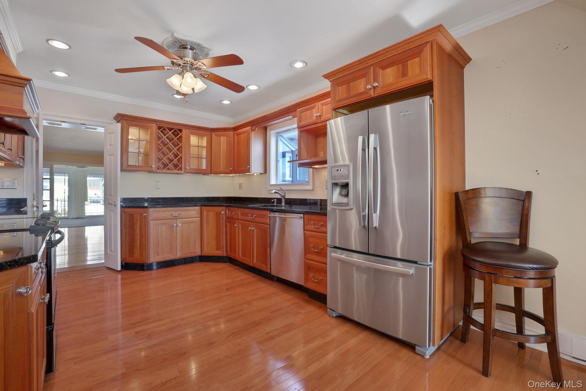 411 Albany Avenue Property Photo 16