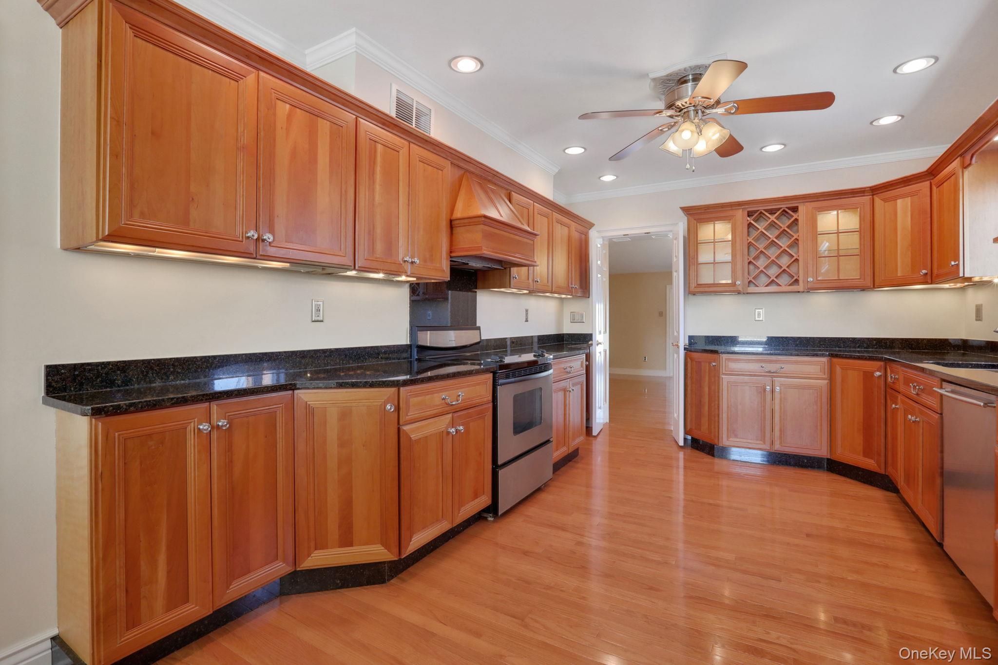 411 Albany Avenue Property Photo 17
