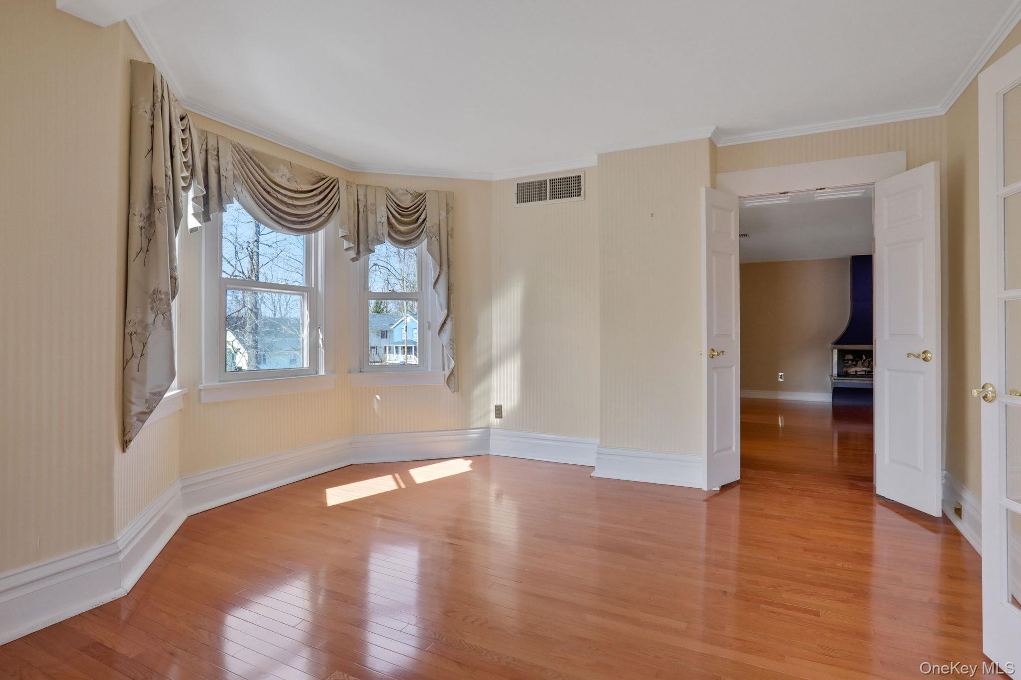 411 Albany Avenue Property Photo 20