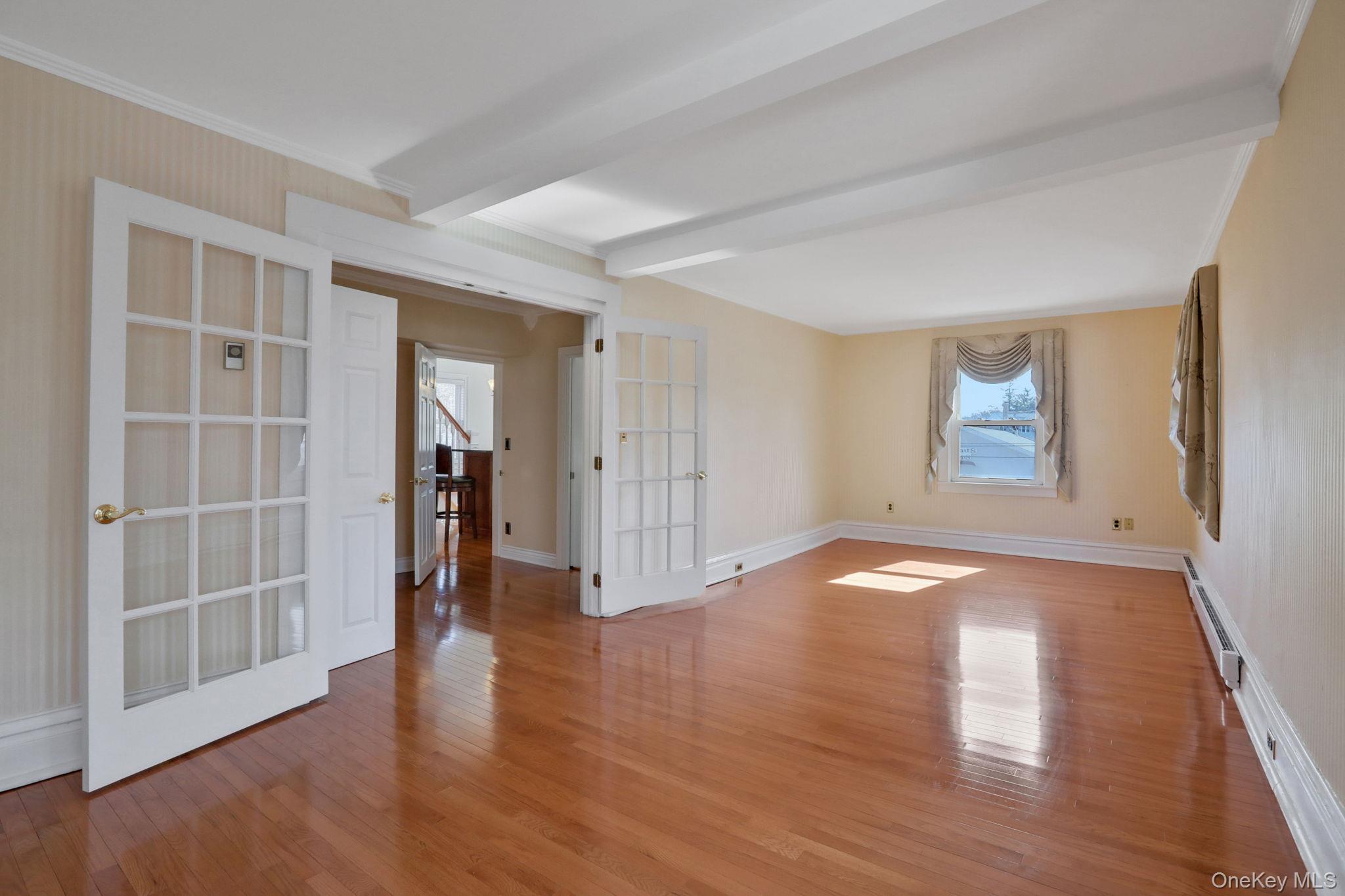 411 Albany Avenue Property Photo 21