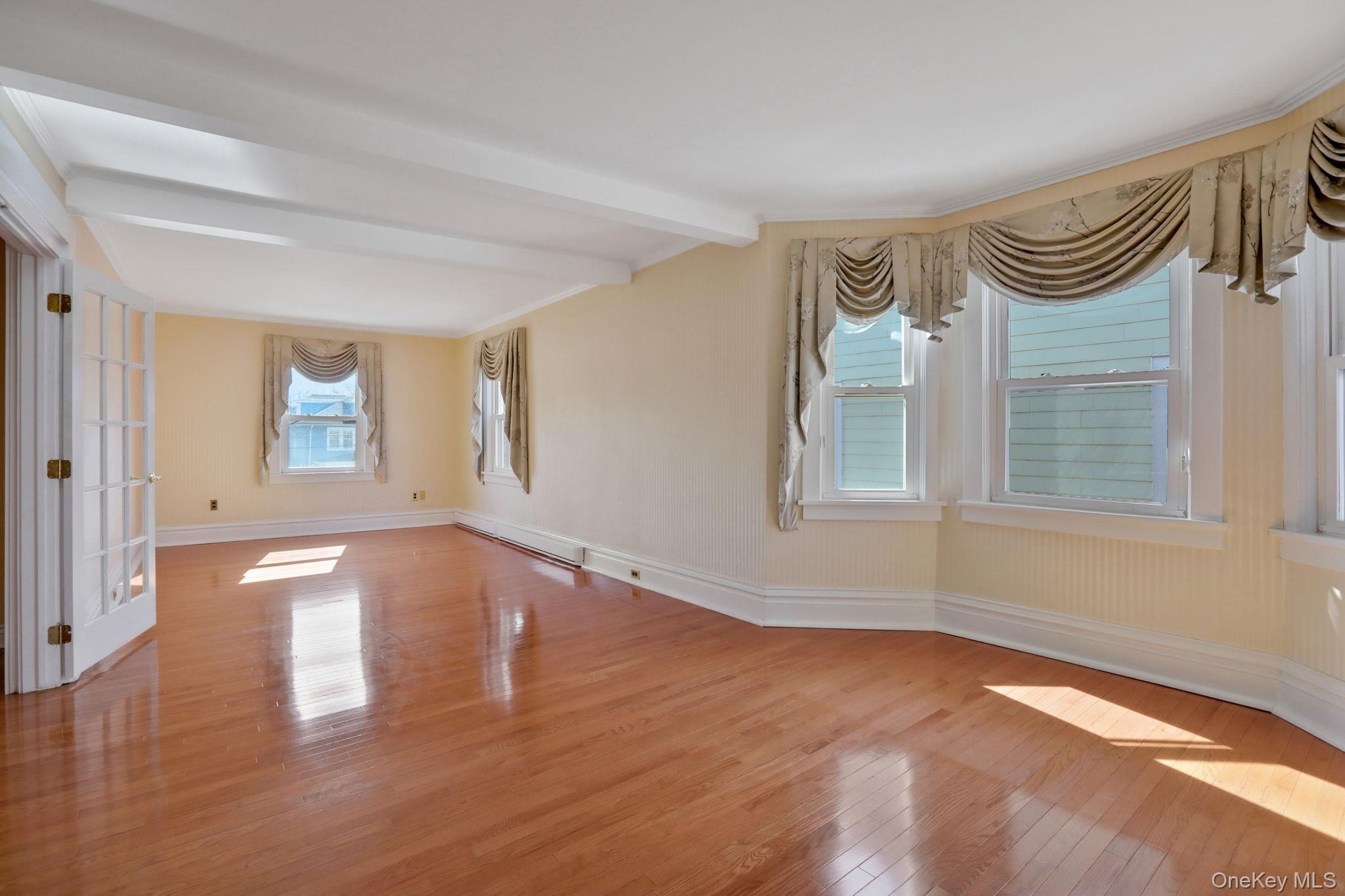 411 Albany Avenue Property Photo 22