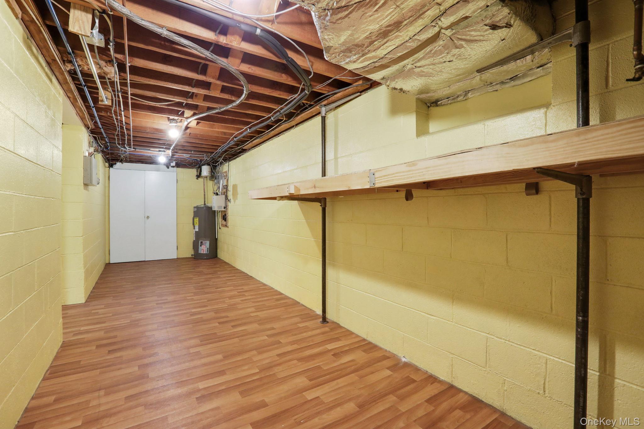 411 Albany Avenue Property Photo 24