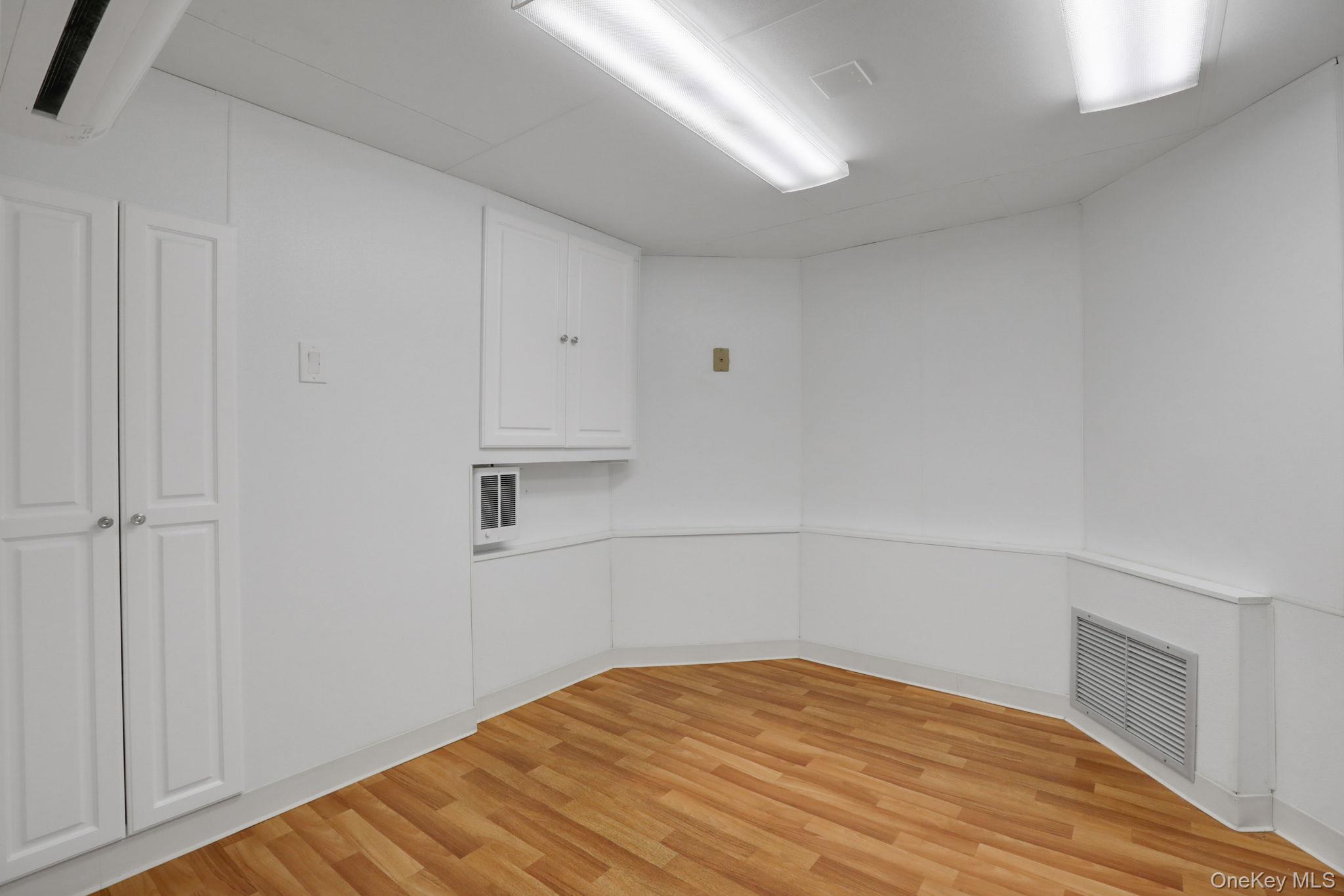 411 Albany Avenue Property Photo 25