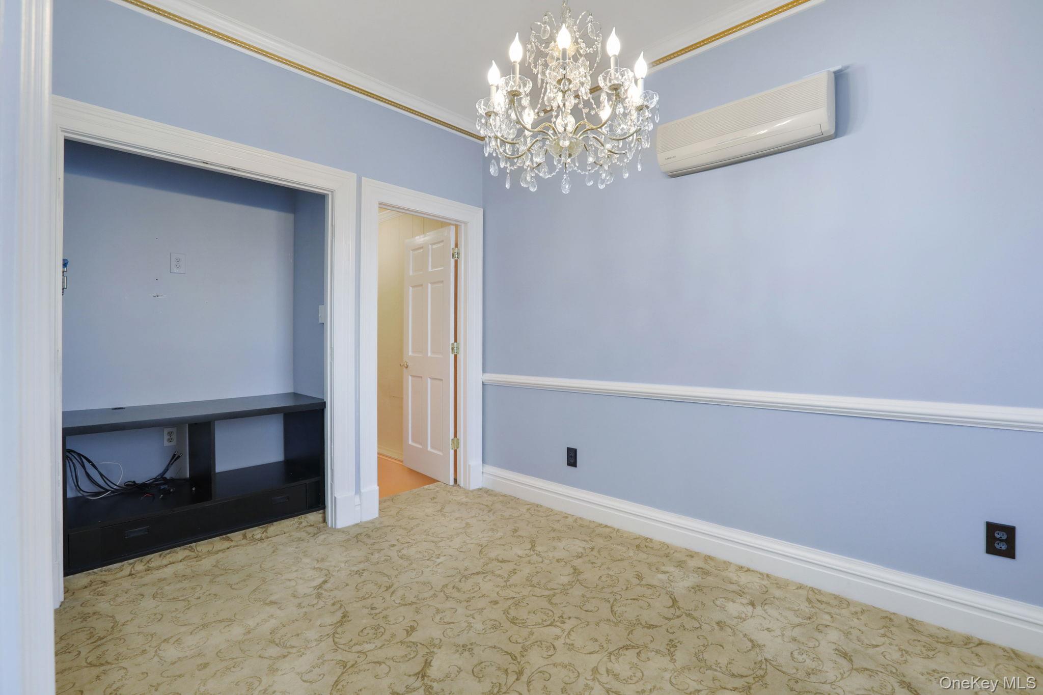 411 Albany Avenue Property Photo 28