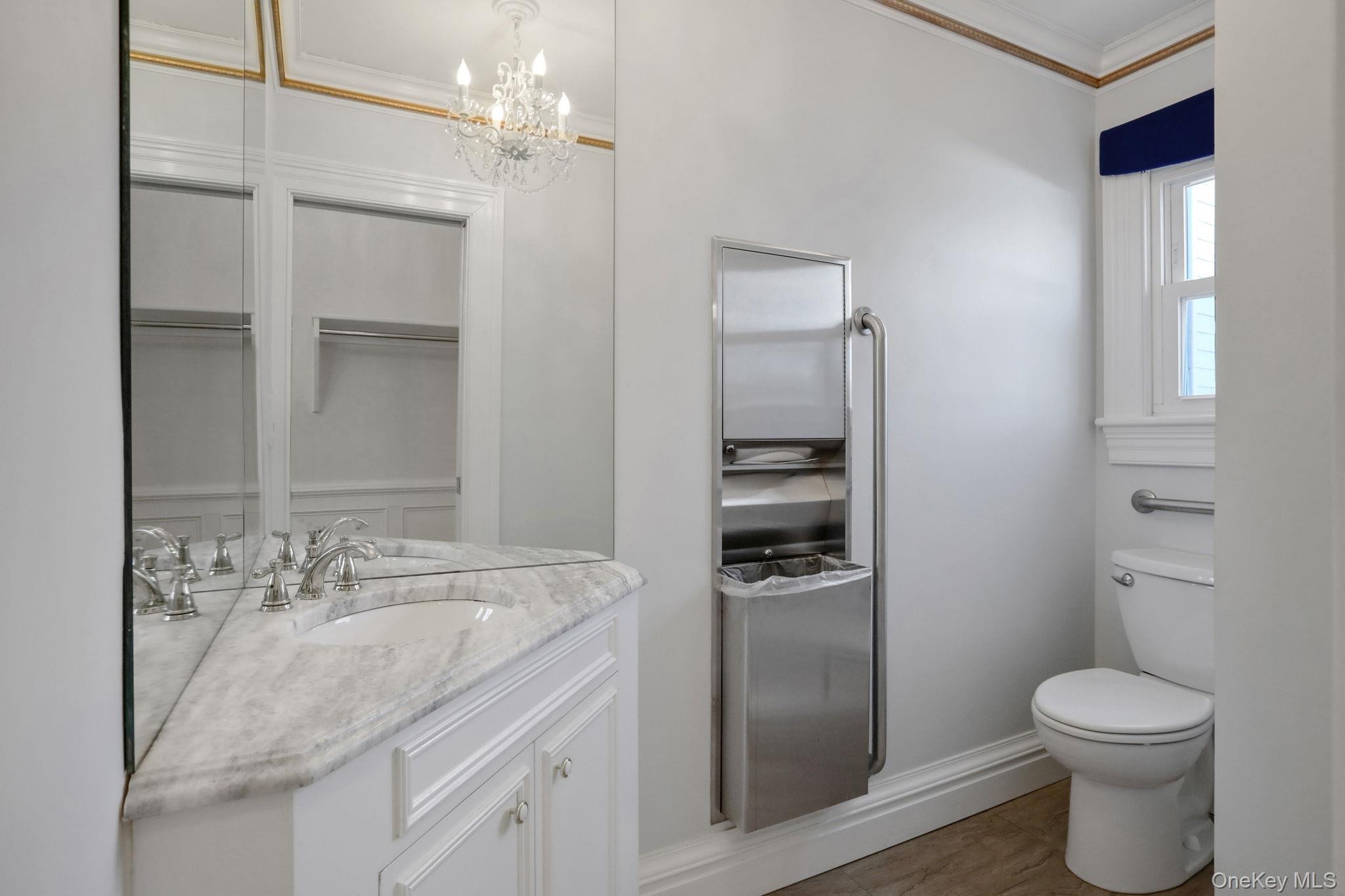411 Albany Avenue Property Photo 30