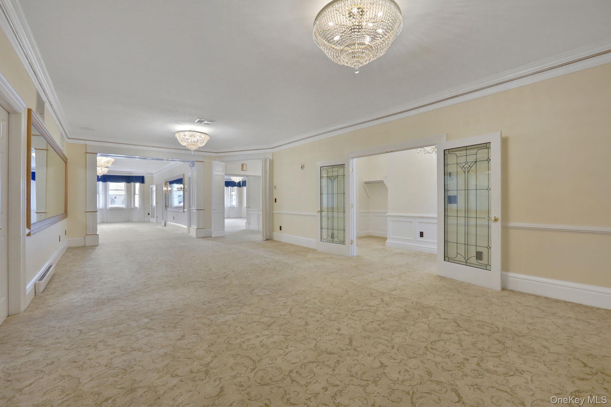 411 Albany Avenue Property Photo 33